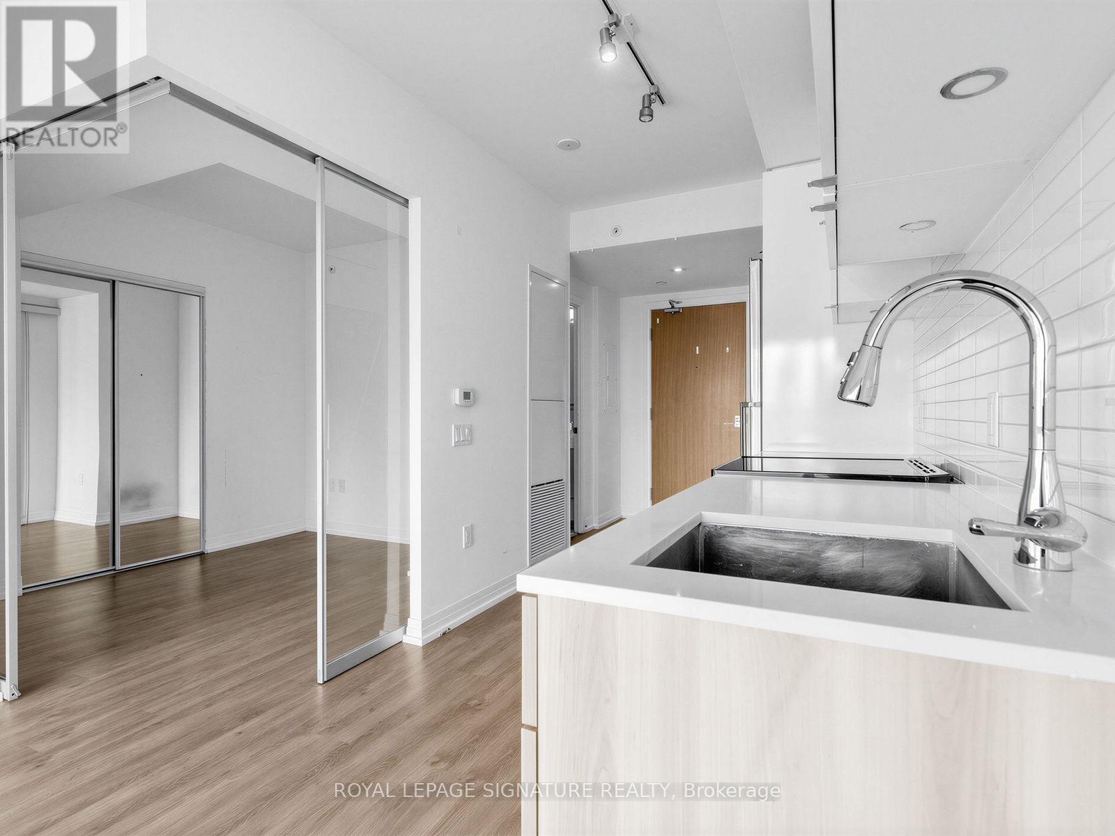 2509 - 251 Jarvis Street Property Photo 6
