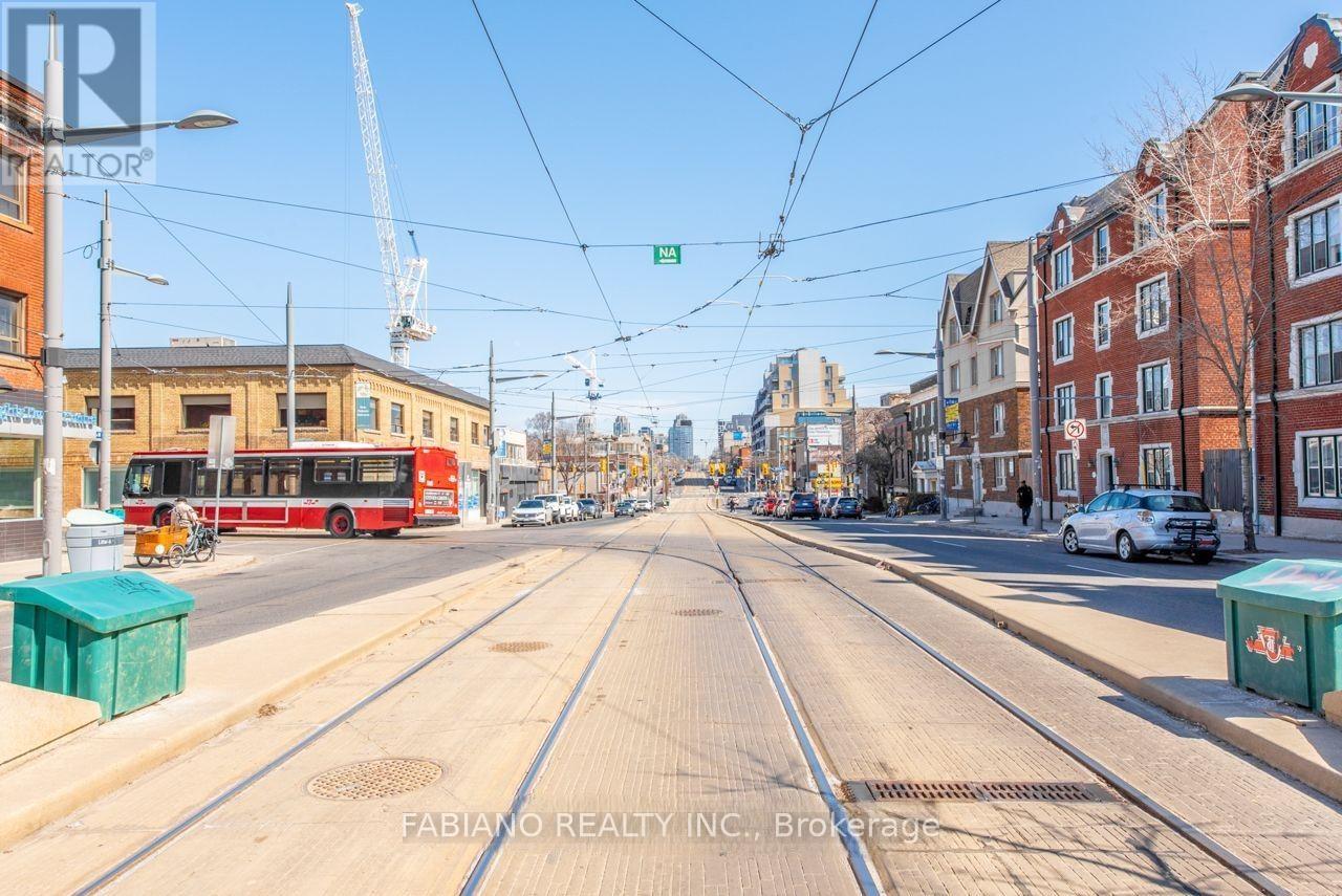 944 St Clair Avenue W Property Photo 19