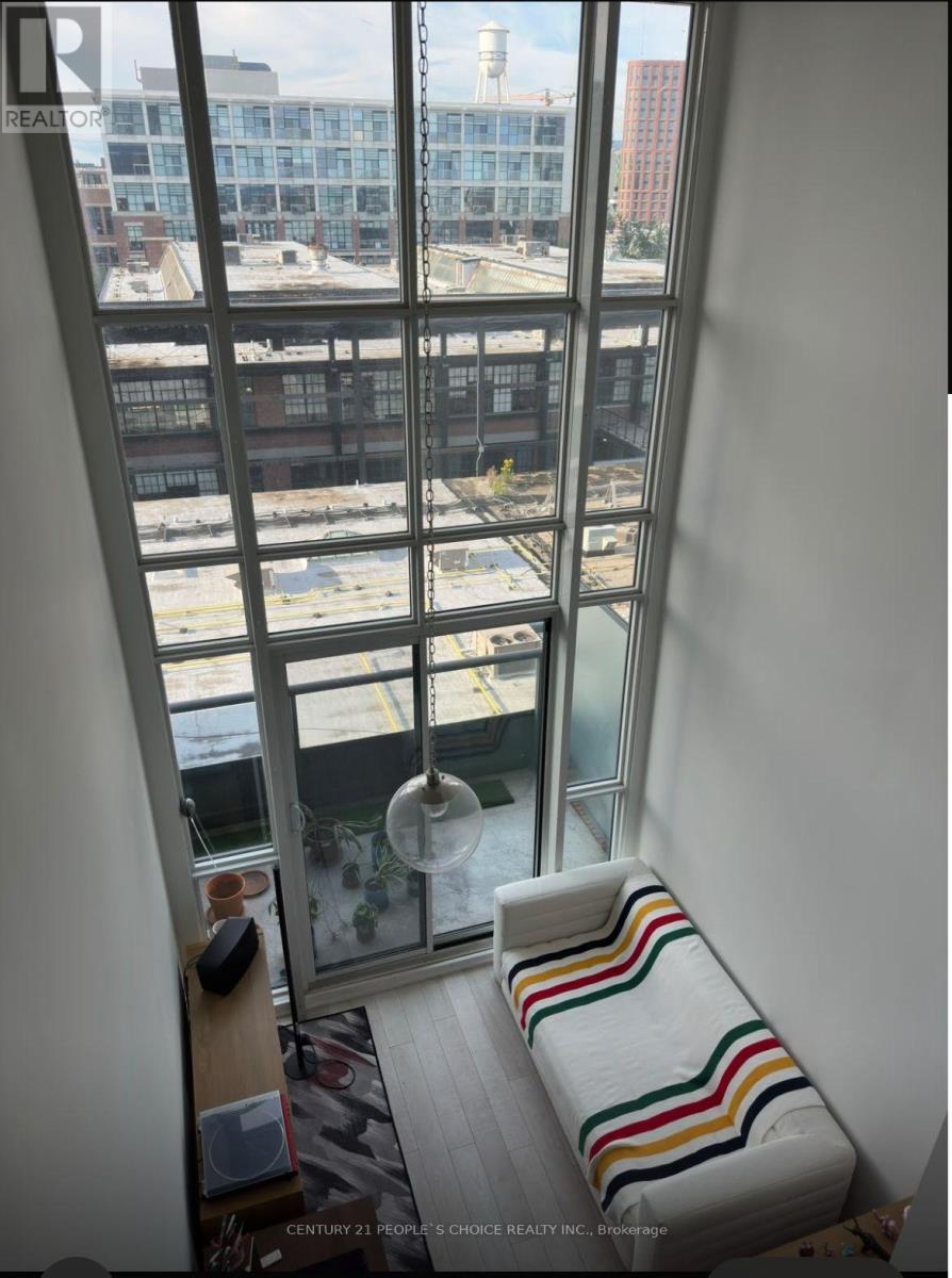 524 - 5 Hanna Avenue Property Photo 2