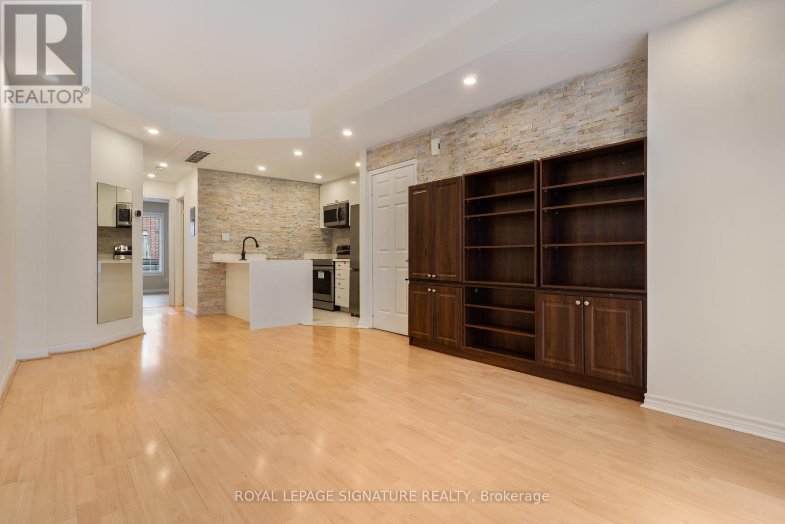 8 - 11 Niagara Street Property Photo 3