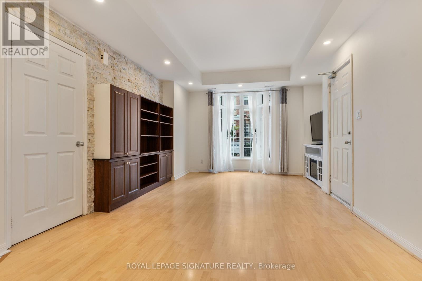 8 - 11 Niagara Street Property Photo 6