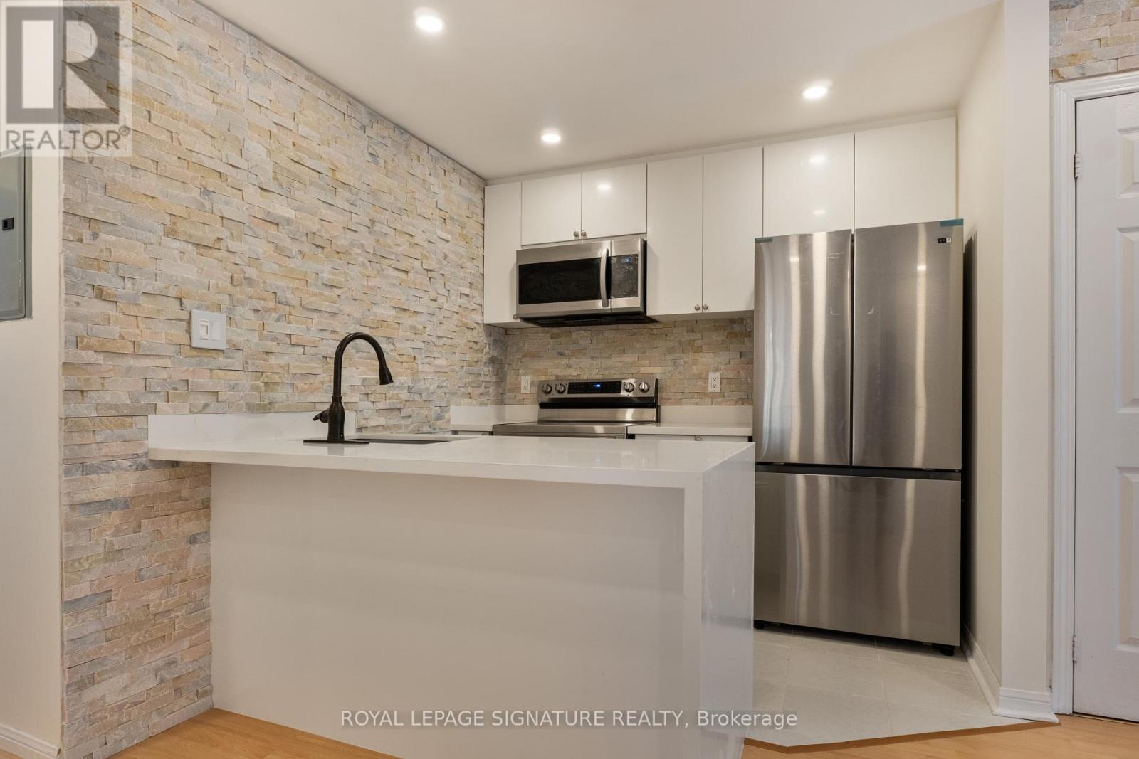 8 - 11 Niagara Street Property Photo 7