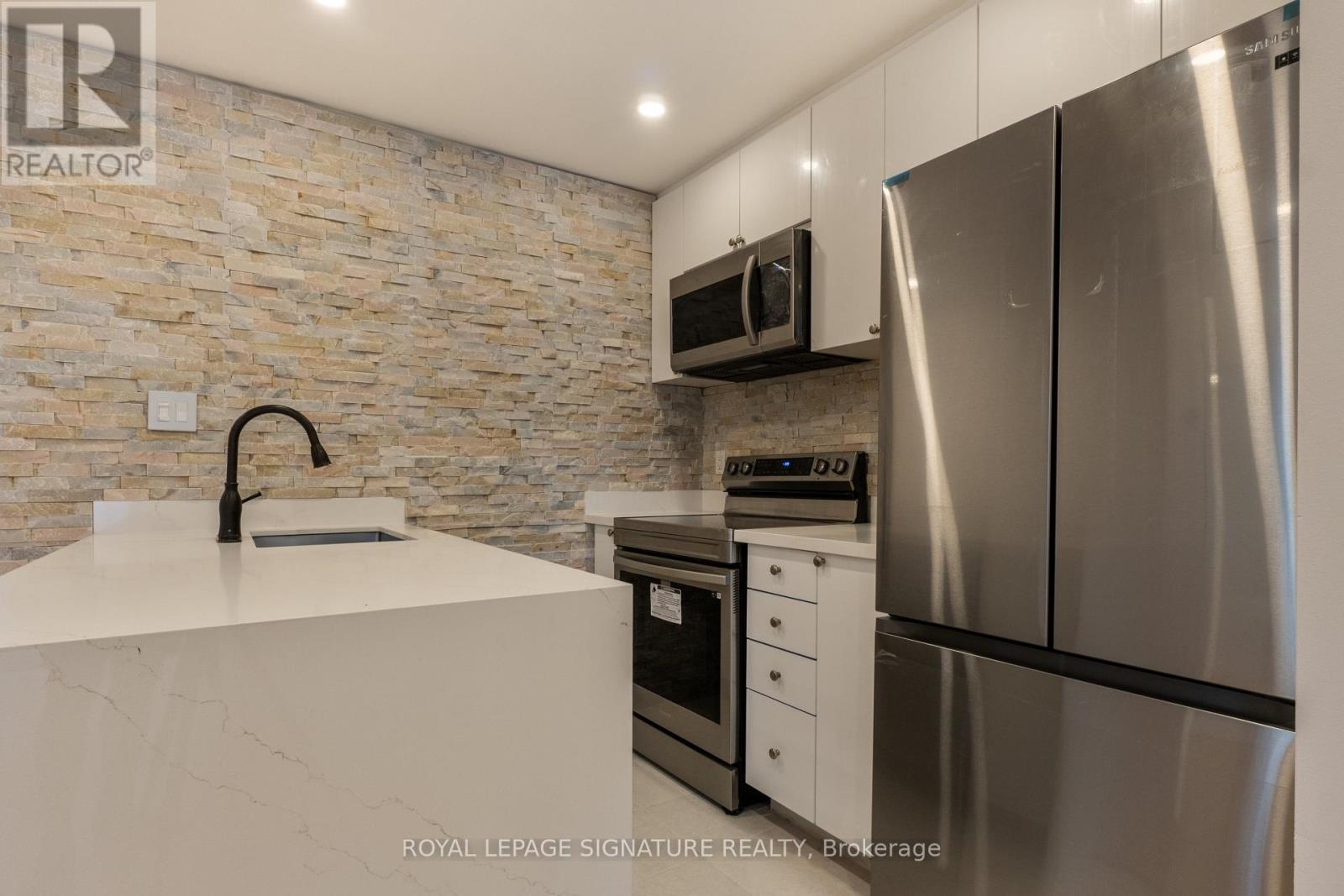8 - 11 Niagara Street Property Photo 8