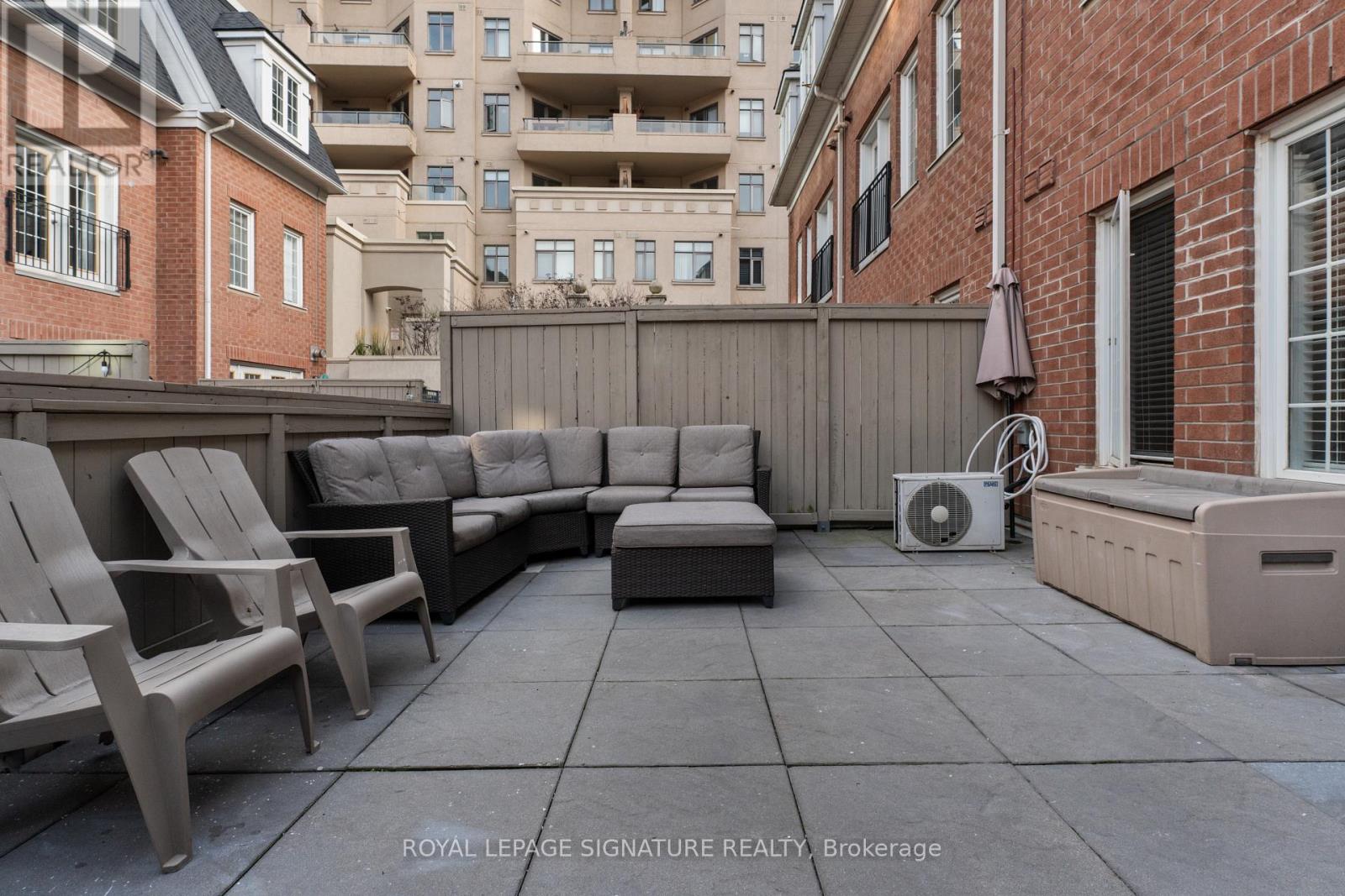 8 - 11 Niagara Street Property Photo 24