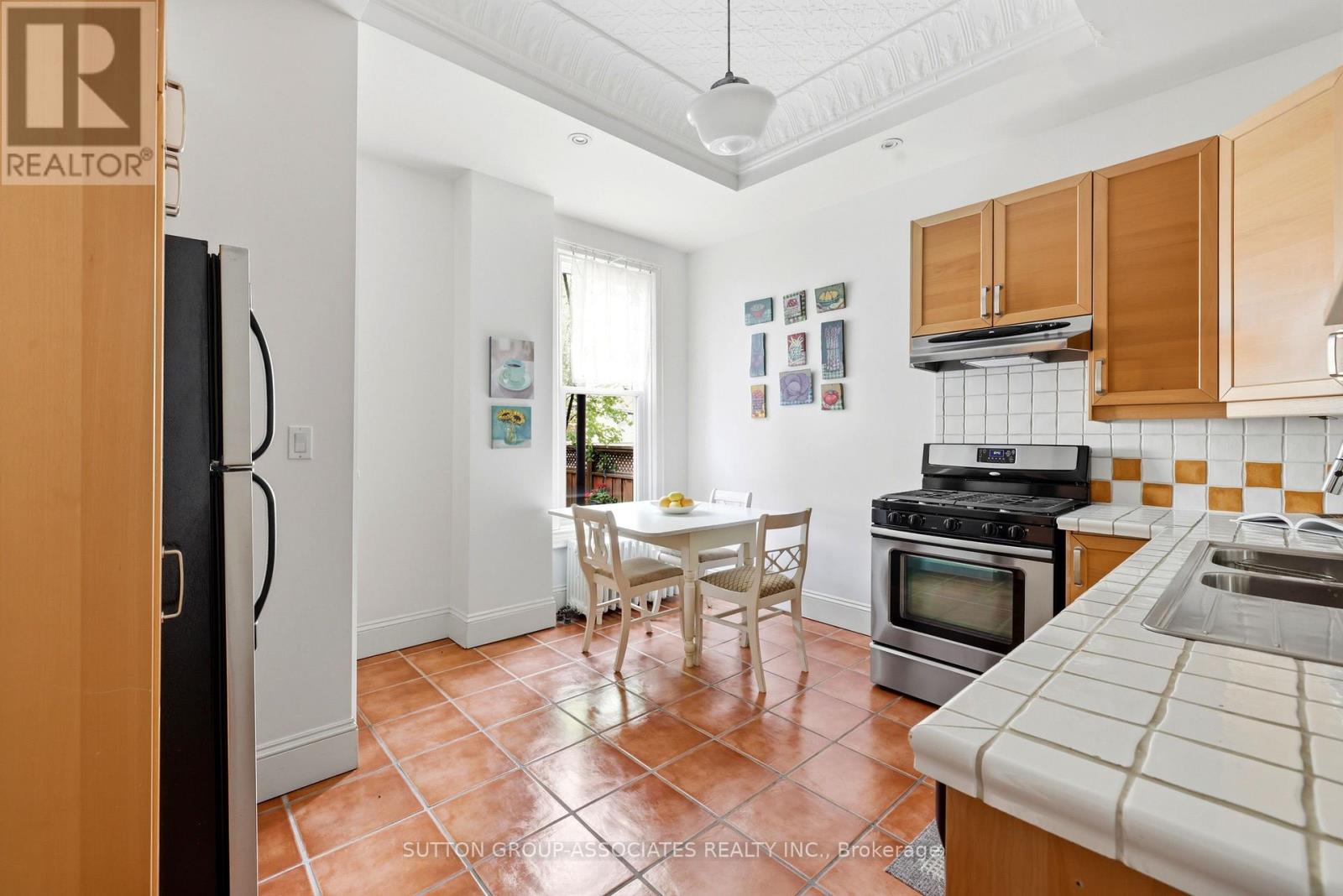492 Euclid Avenue Property Photo 11