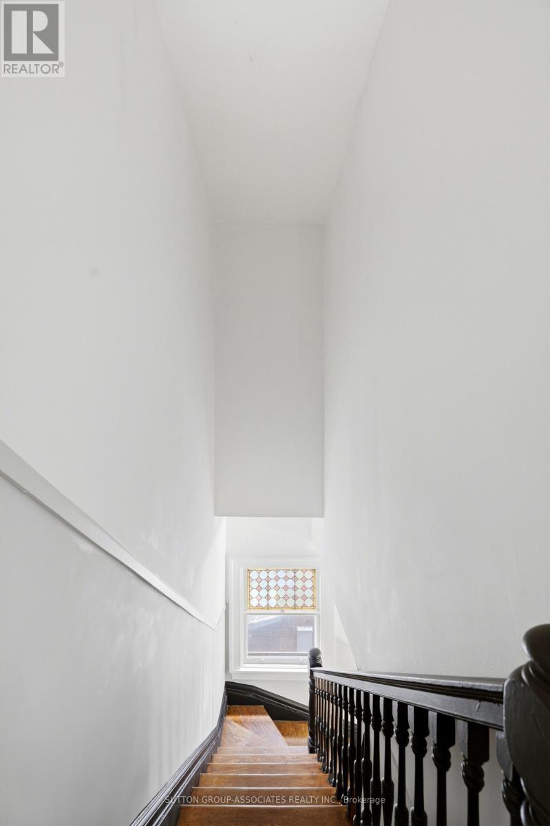 492 Euclid Avenue Property Photo 14
