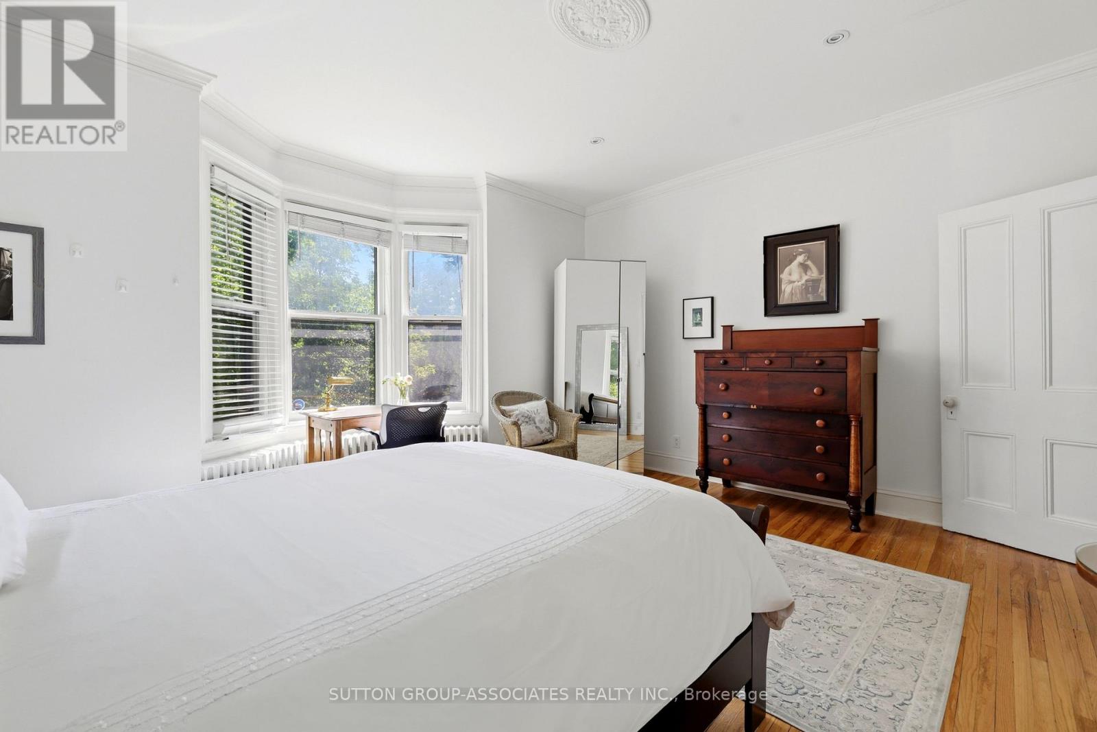492 Euclid Avenue Property Photo 26