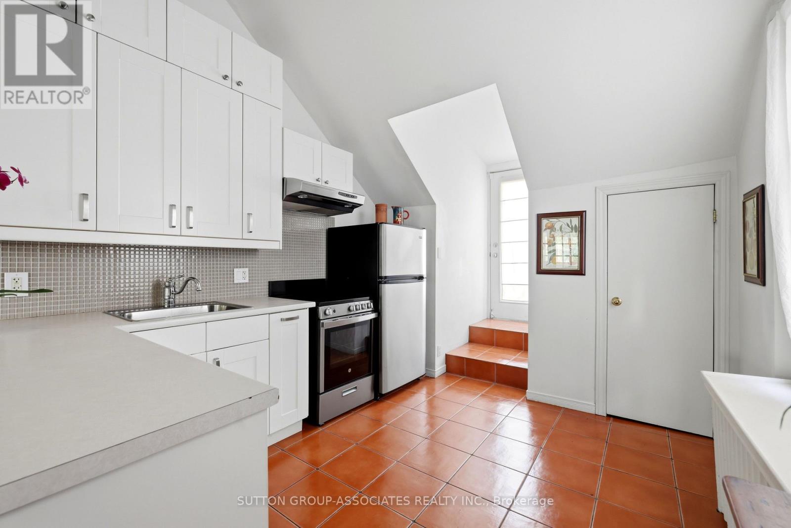492 Euclid Avenue Property Photo 30
