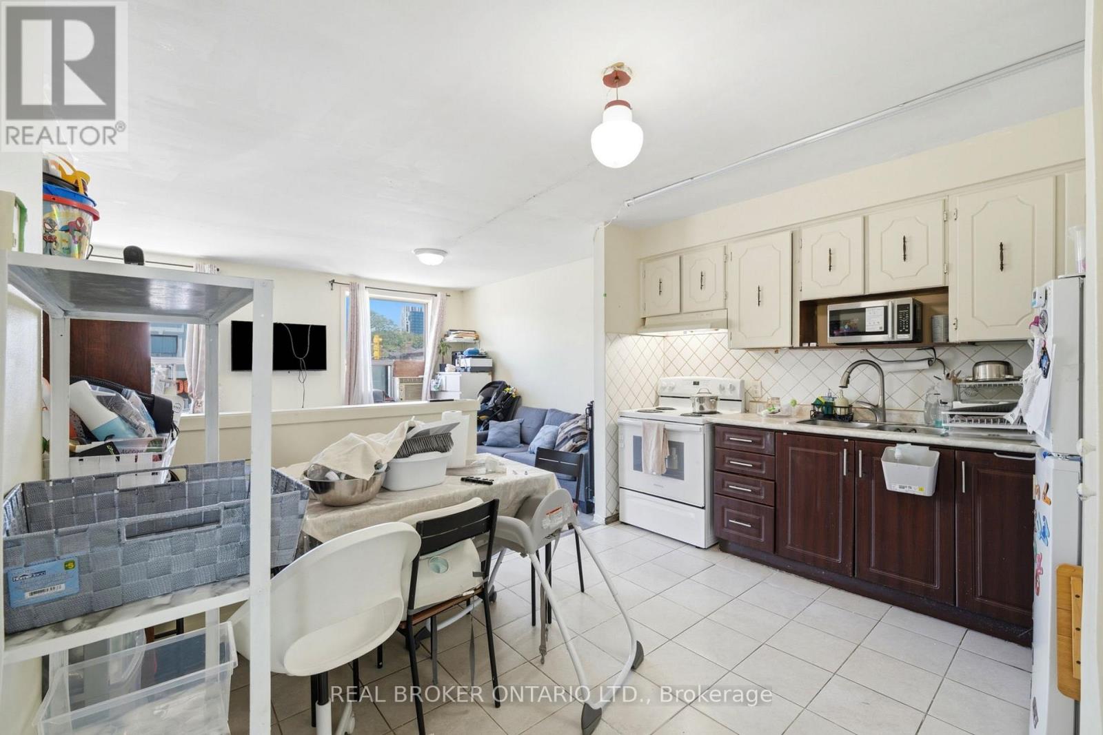 1479 Eglinton Avenue W Property Photo 9