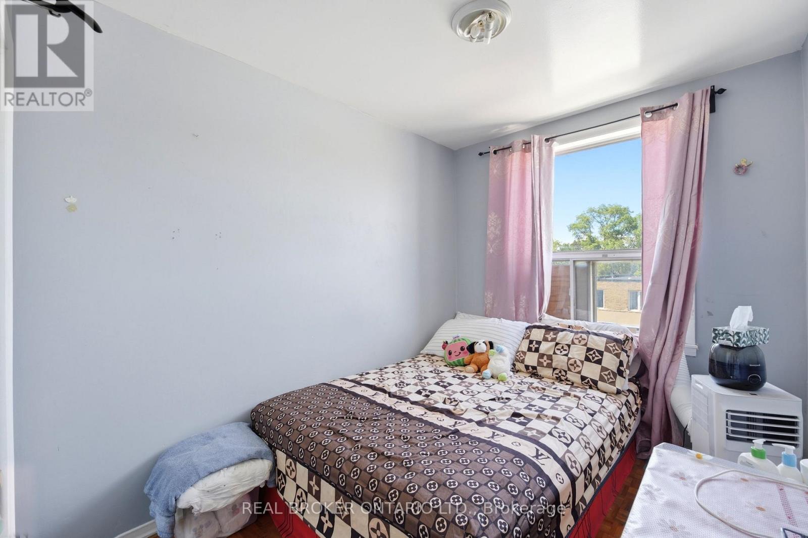 1479 Eglinton Avenue W Property Photo 11