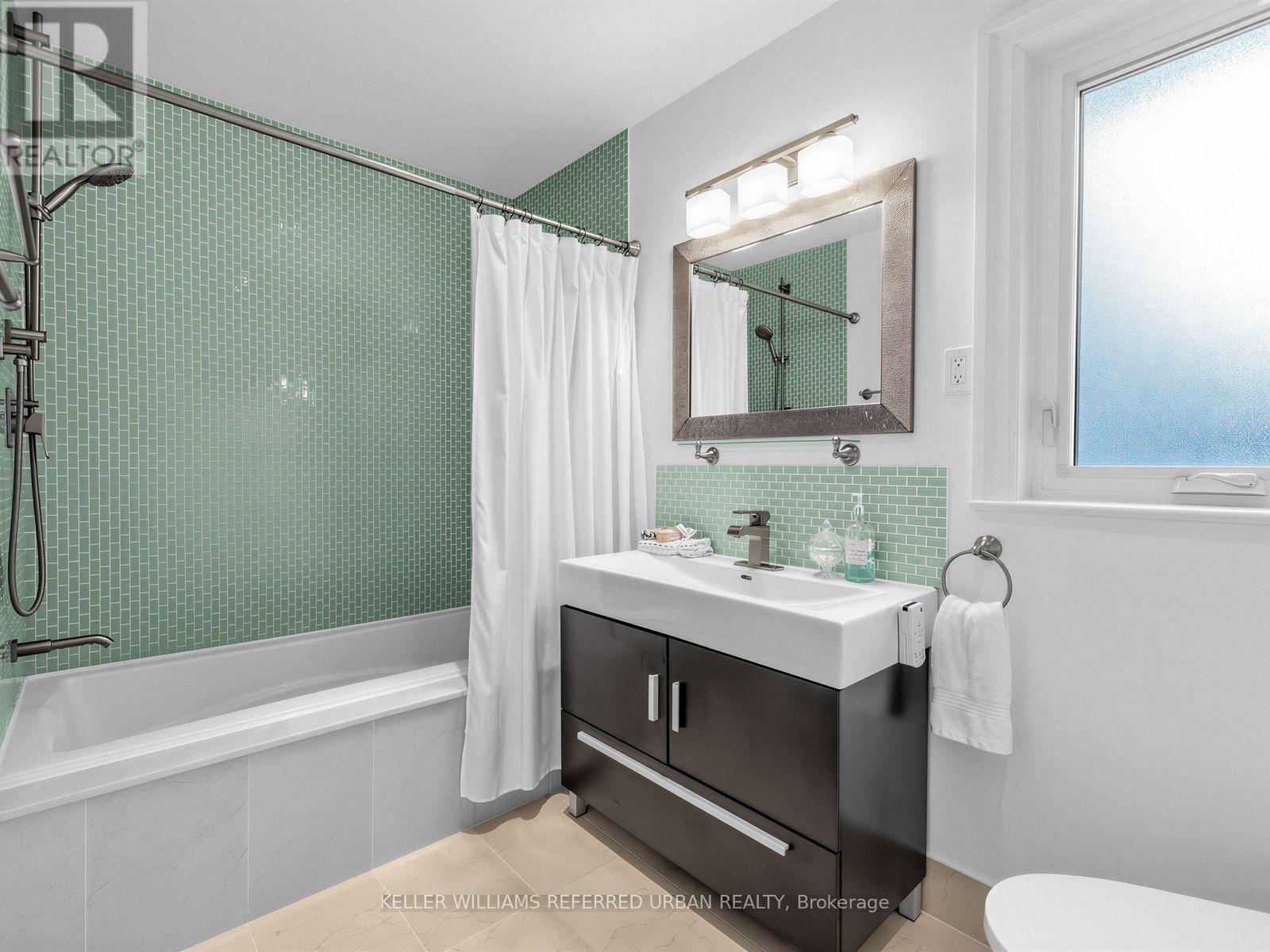 139 Holcolm Road Property Photo 15
