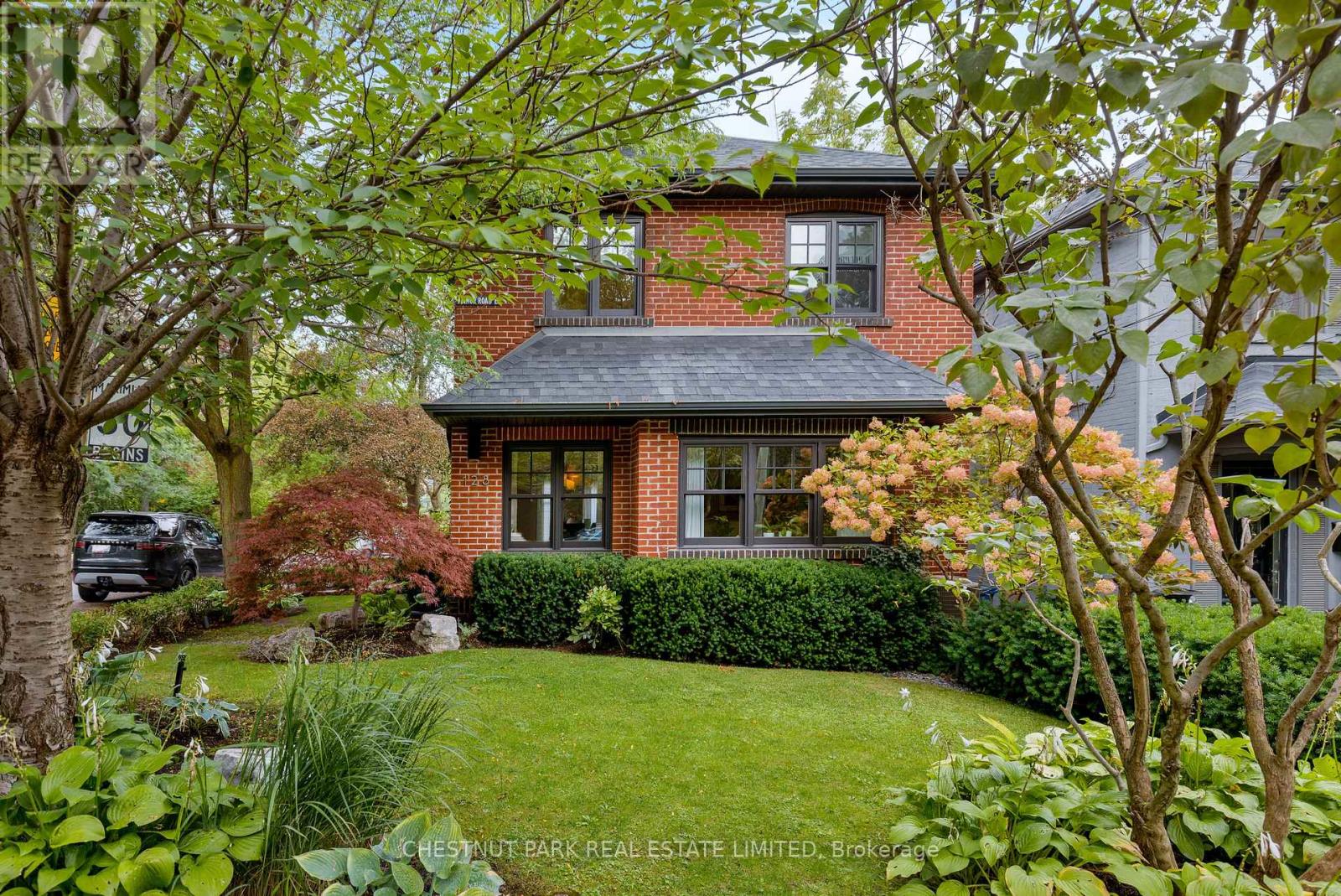 128 Manor Road E Property Photo 1