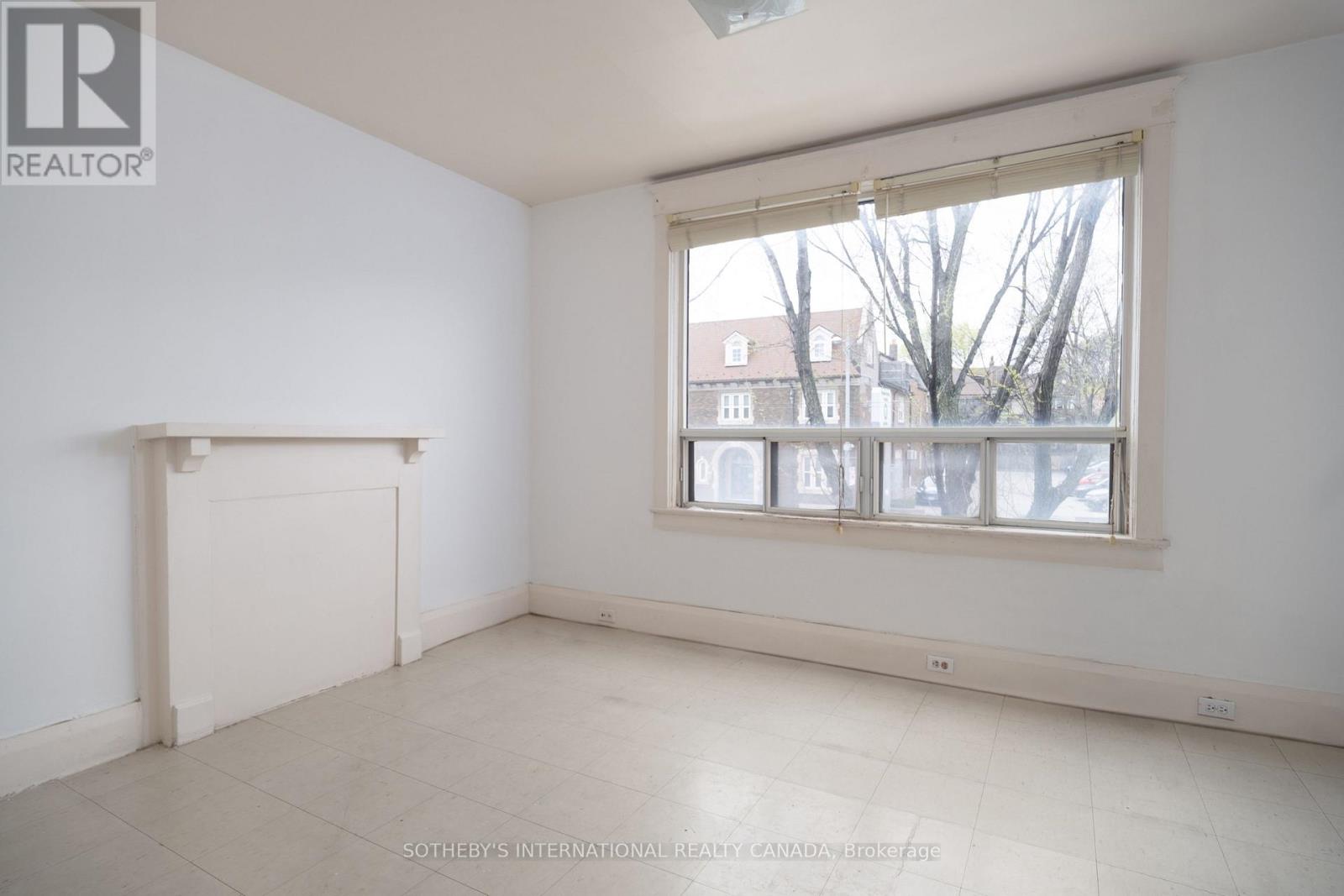 641 St Clair Avenue W Property Photo 14