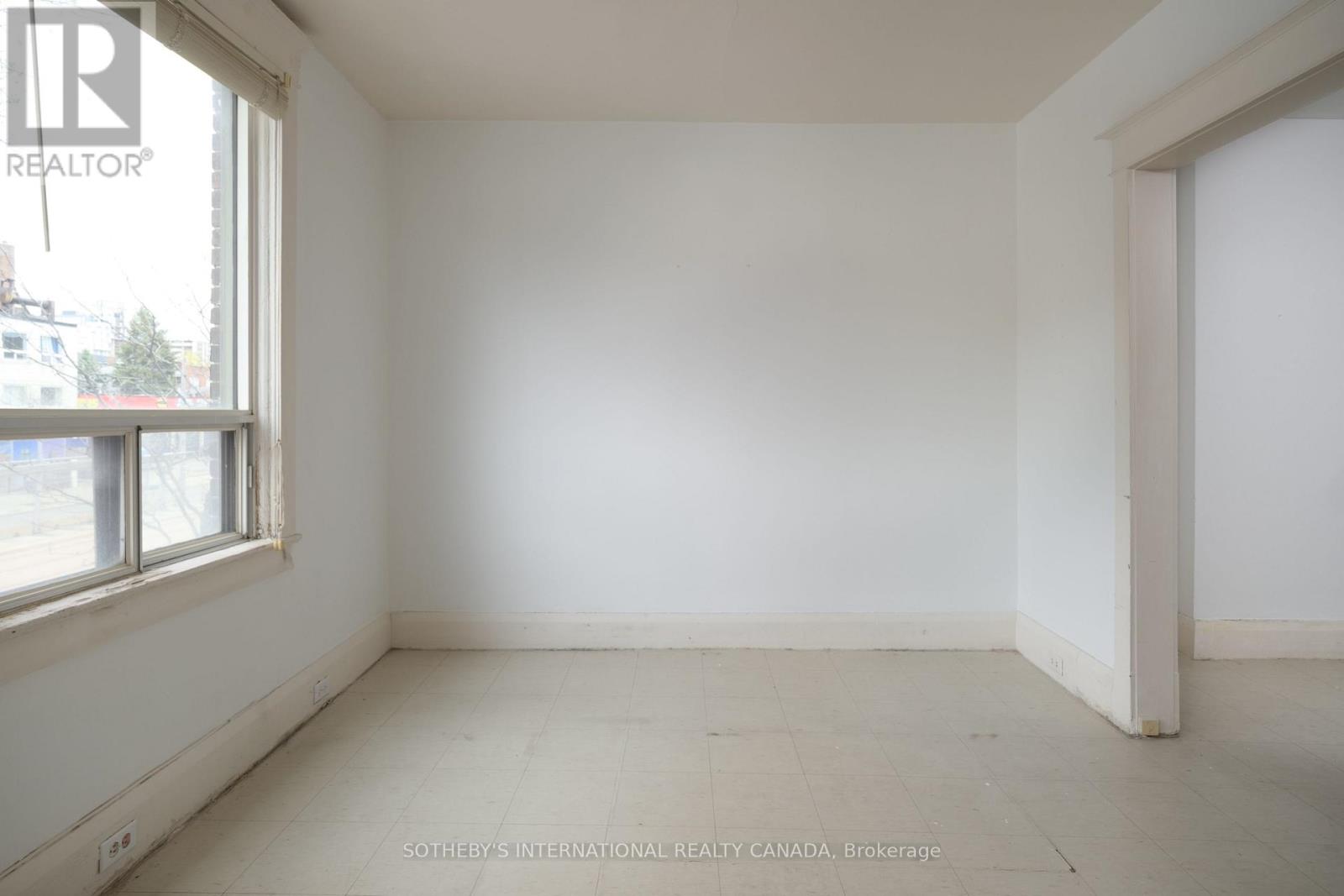 641 St Clair Avenue W Property Photo 15