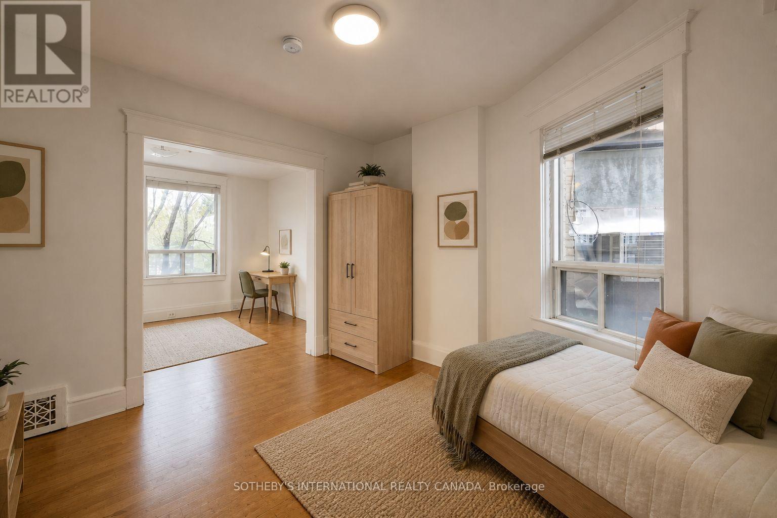 641 St Clair Avenue W Property Photo 23