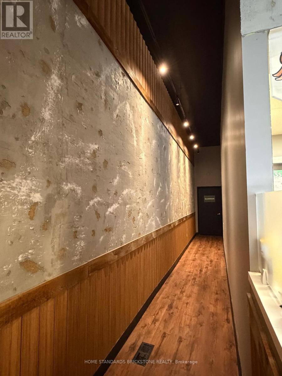 6048 Yonge Street Property Photo 5