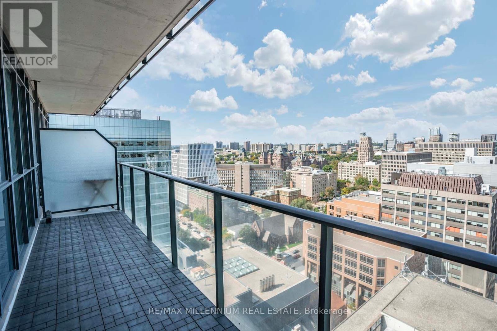 2212 - 770 Bay Street Property Photo 7