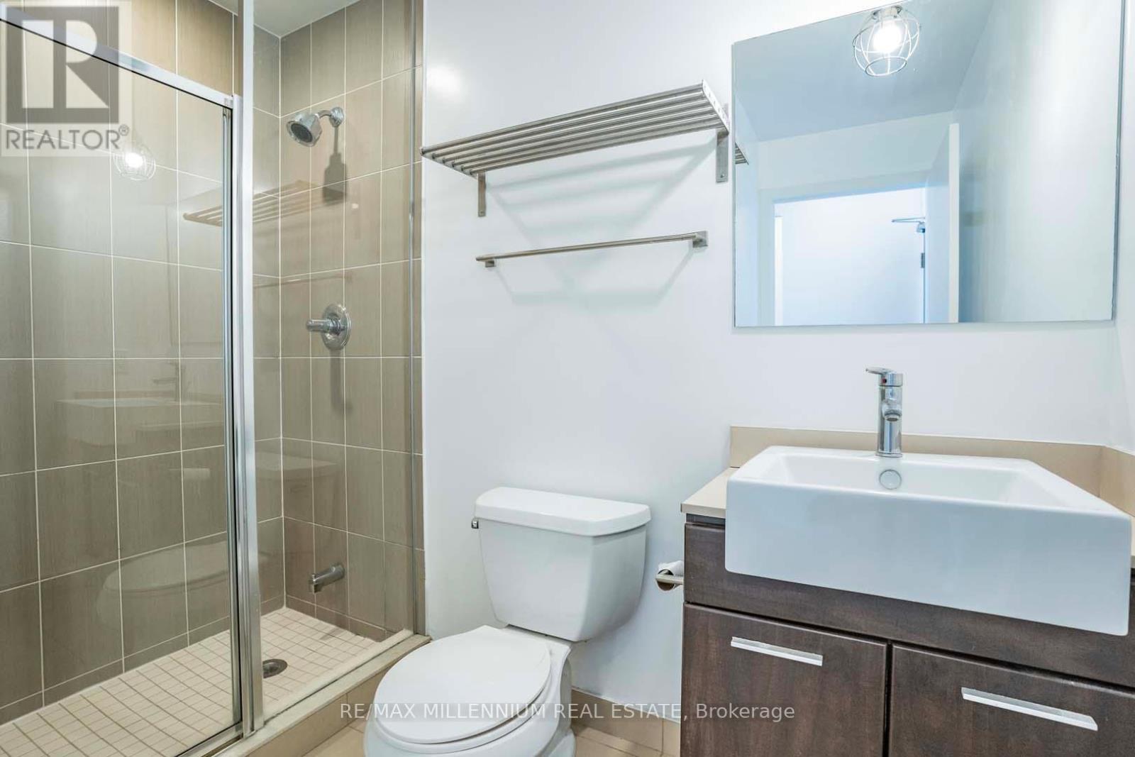 2212 - 770 Bay Street Property Photo 10