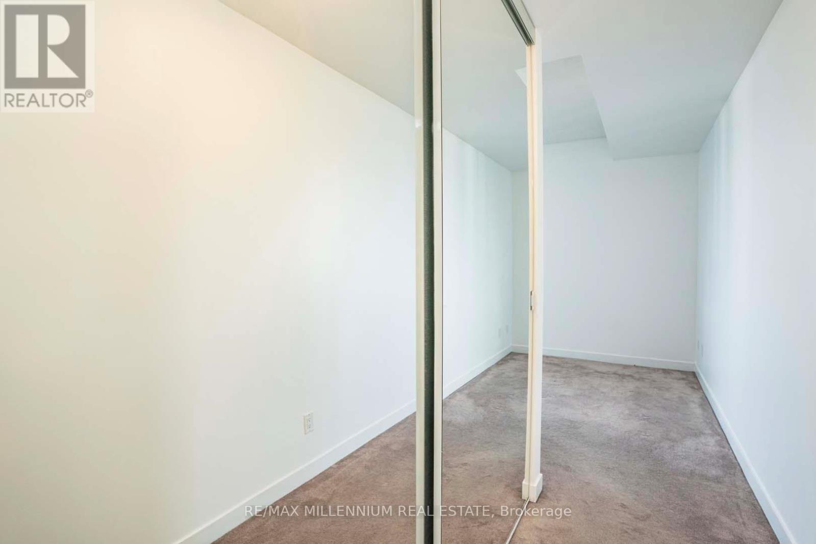 2212 - 770 Bay Street Property Photo 13