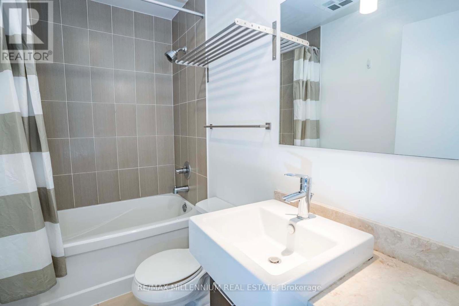 2212 - 770 Bay Street Property Photo 14