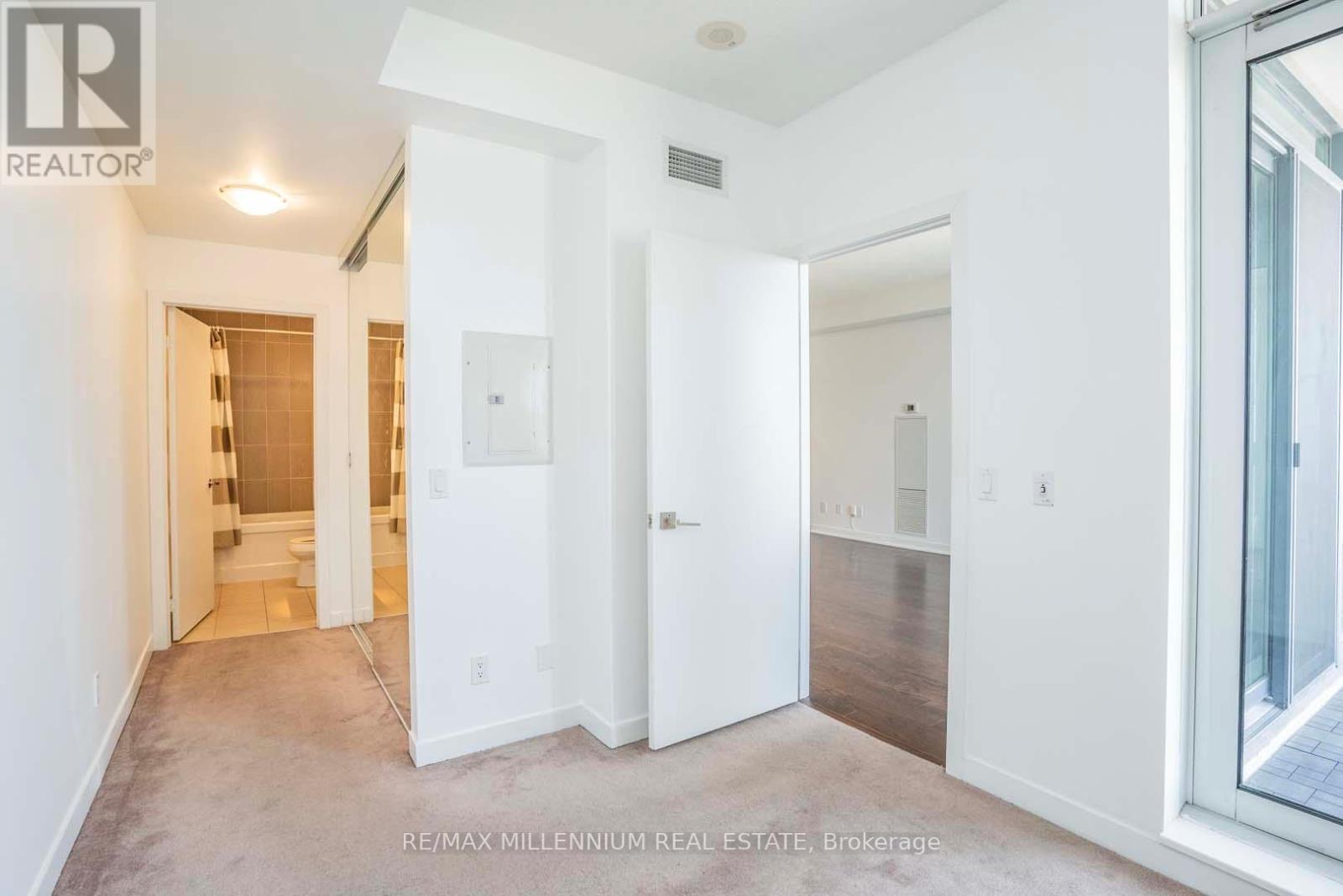 2212 - 770 Bay Street Property Photo 15