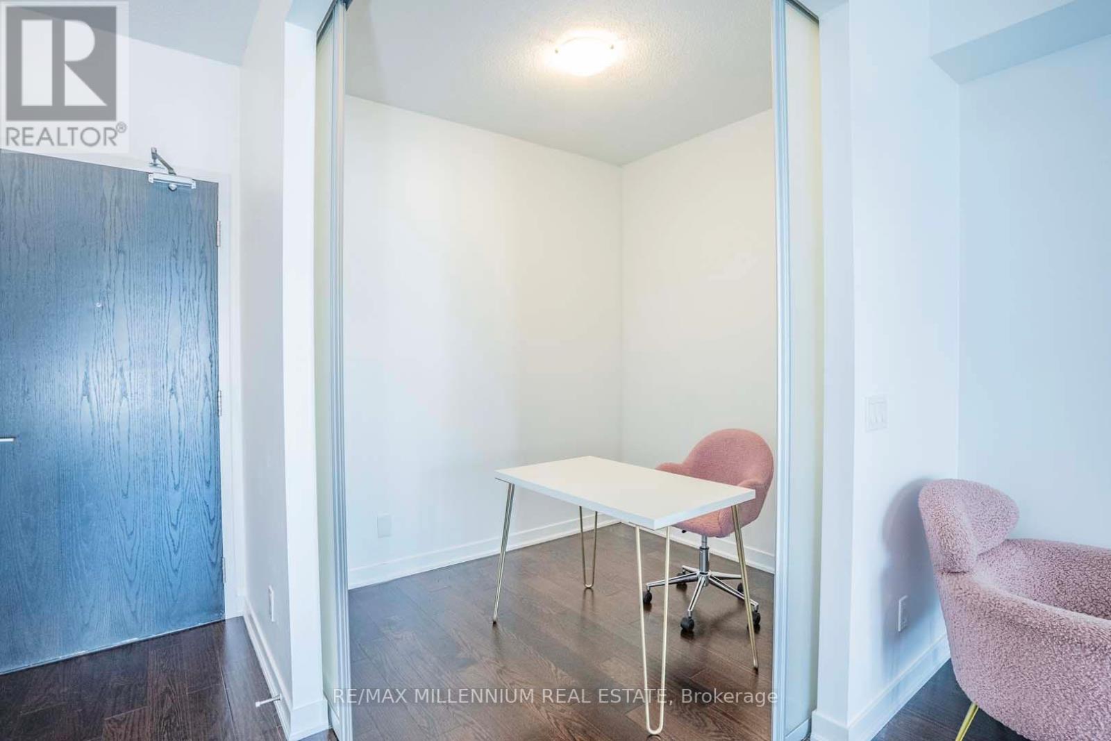2212 - 770 Bay Street Property Photo 17