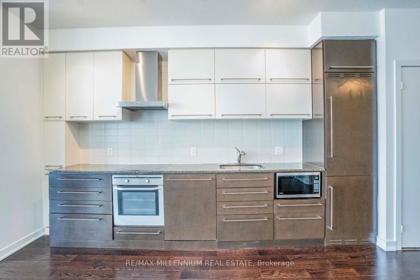 2212 - 770 Bay Street Property Photo 19