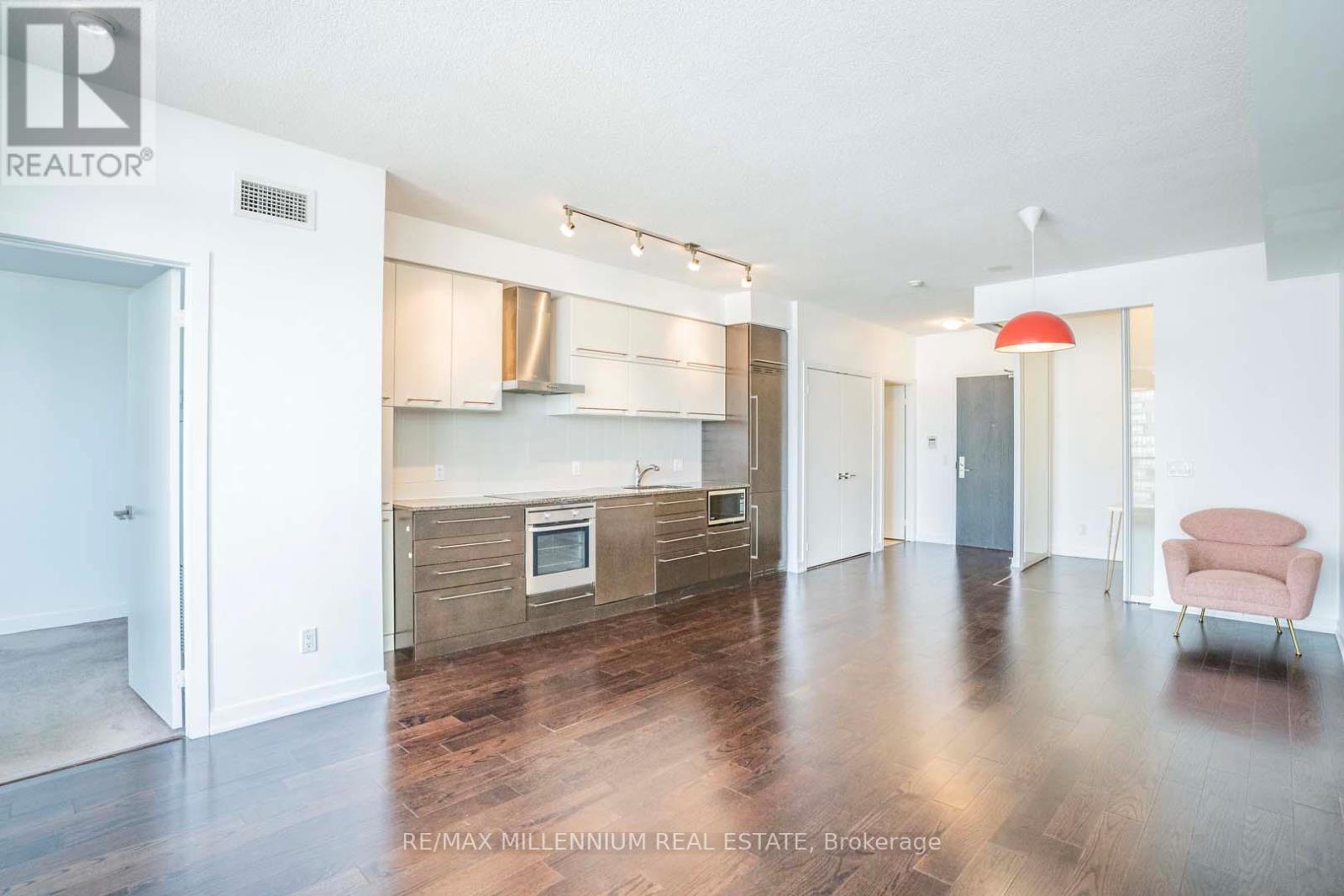 2212 - 770 Bay Street Property Photo 21