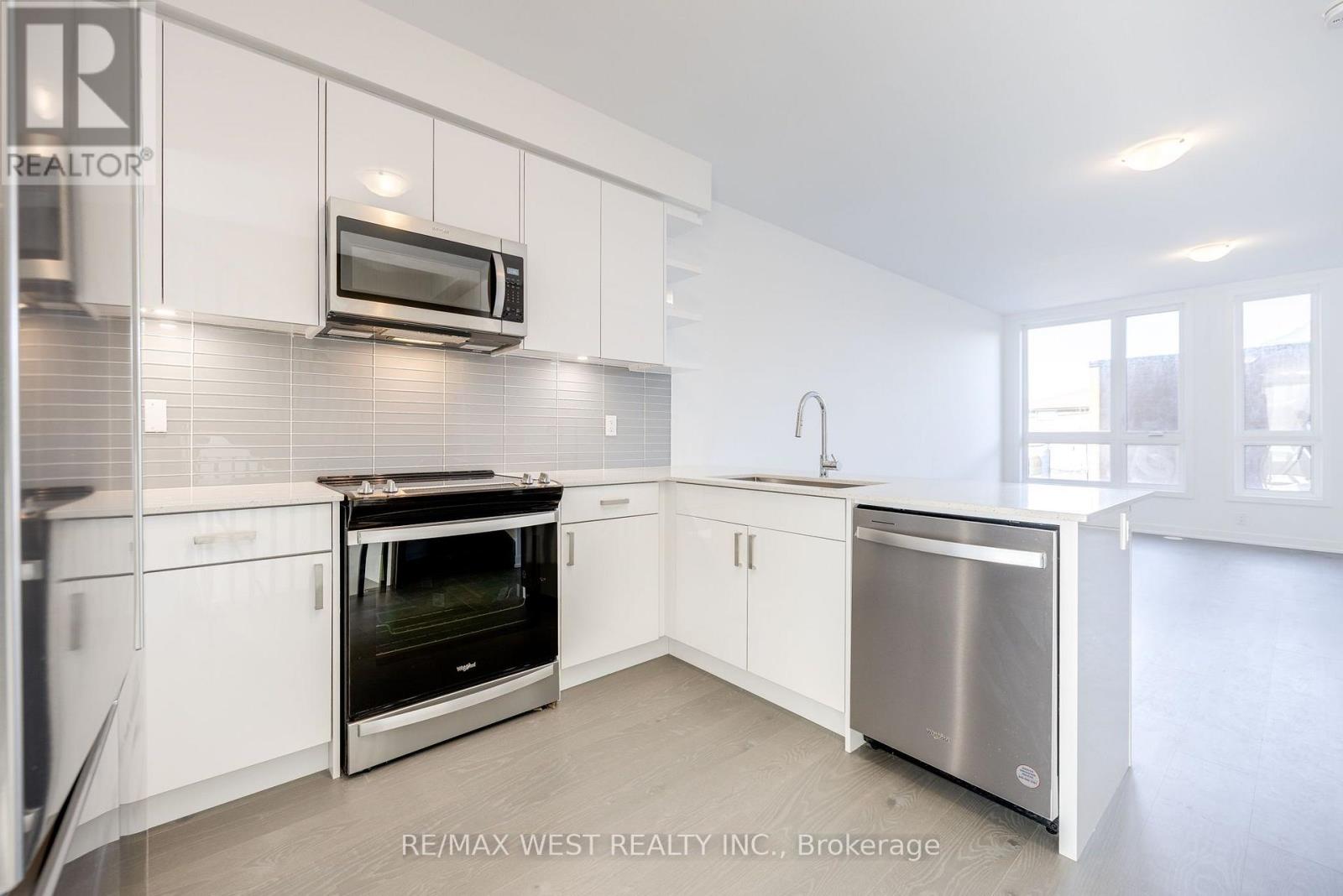 122 GREEN GARDENS BOULEVARD Property Photo 1