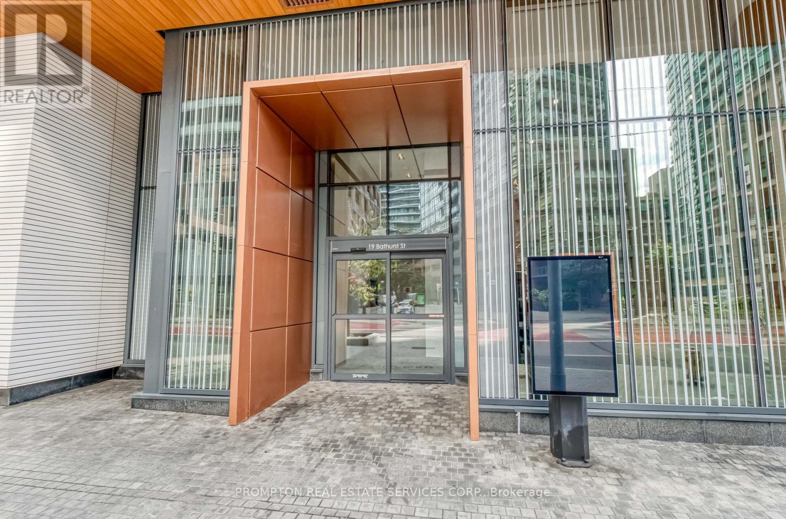 4011 - 19 Bathurst Street Property Photo 2