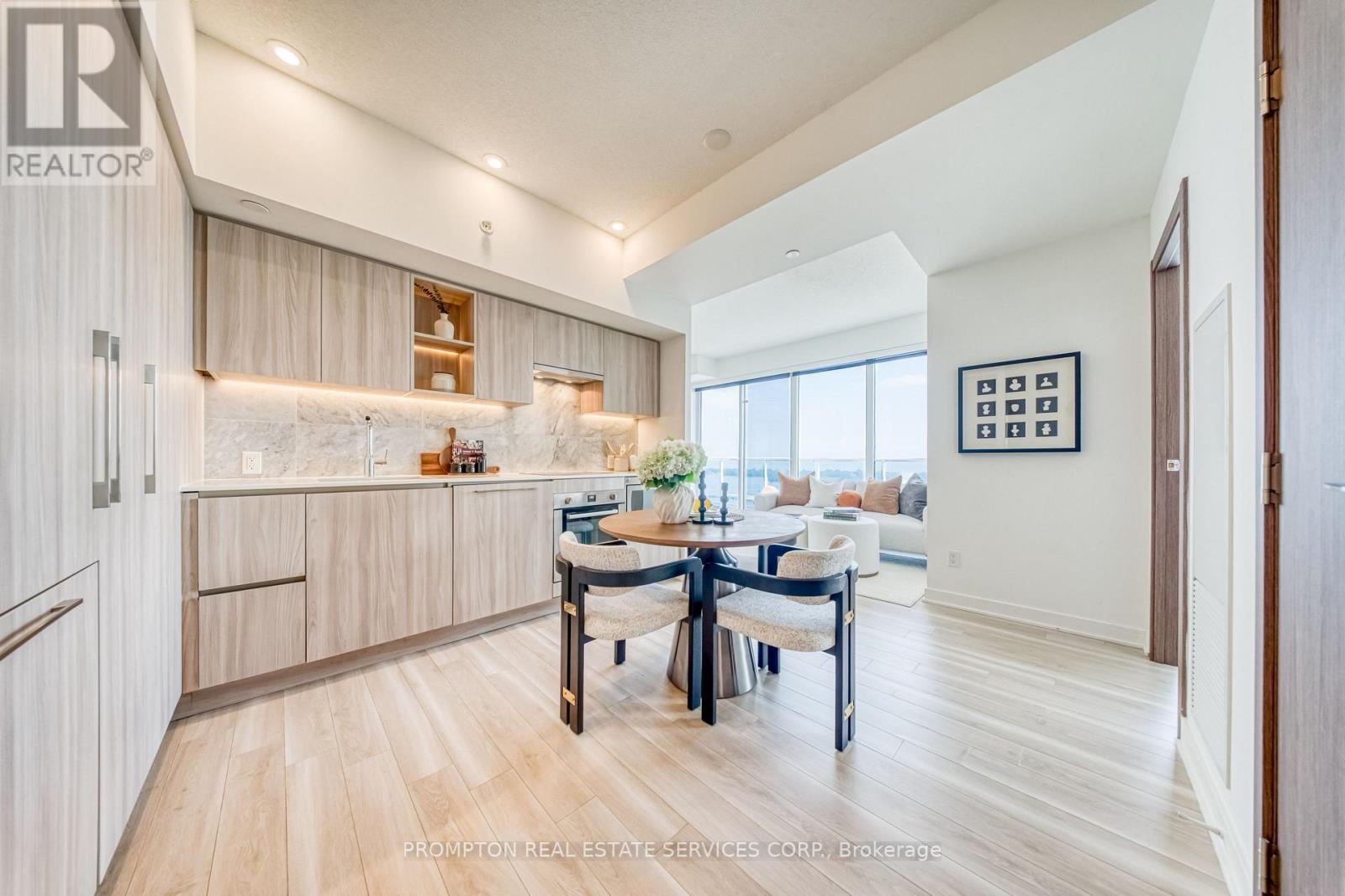 4011 - 19 Bathurst Street Property Photo 4