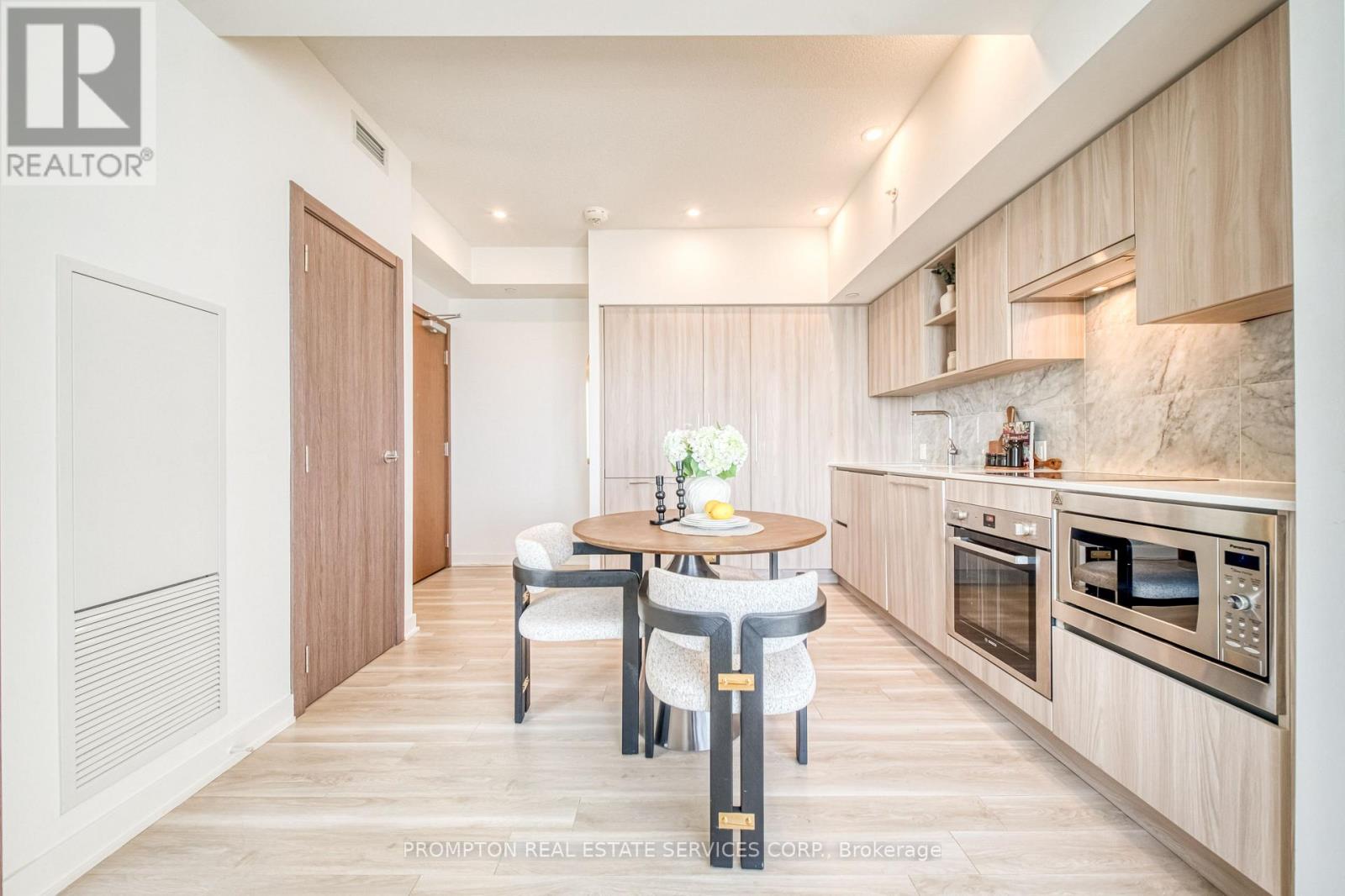4011 - 19 Bathurst Street Property Photo 6