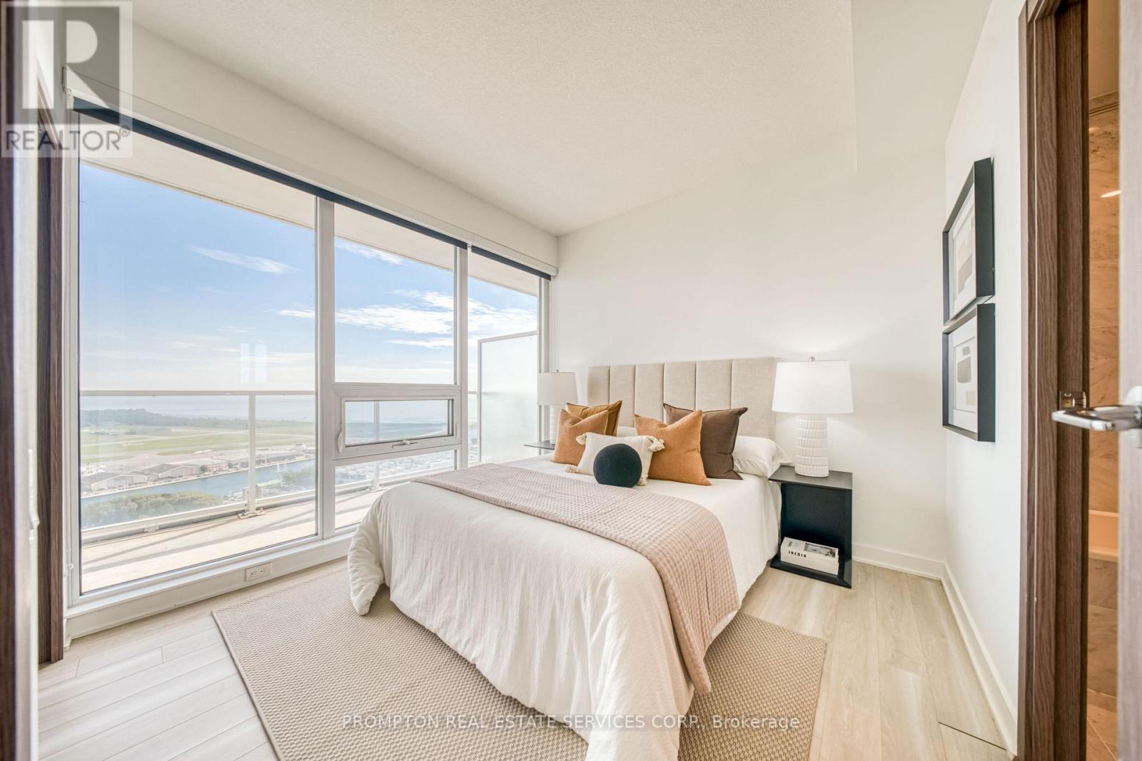 4011 - 19 Bathurst Street Property Photo 11