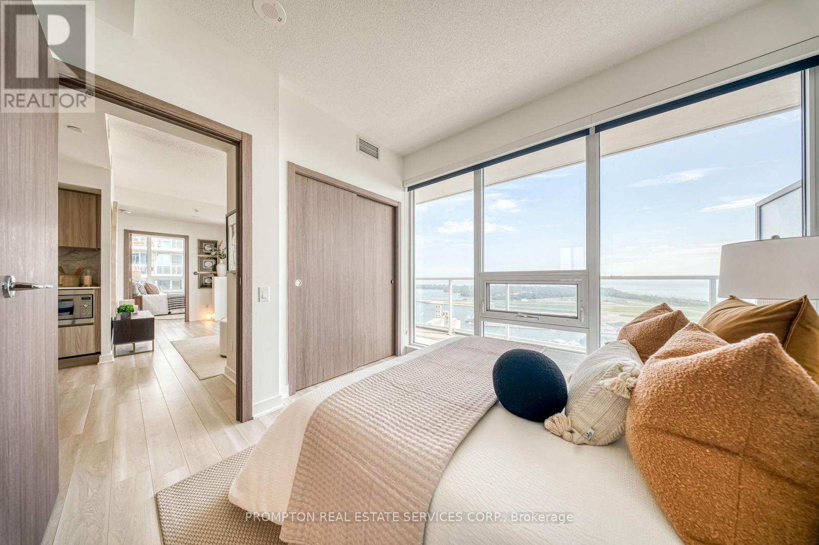 4011 - 19 Bathurst Street Property Photo 12