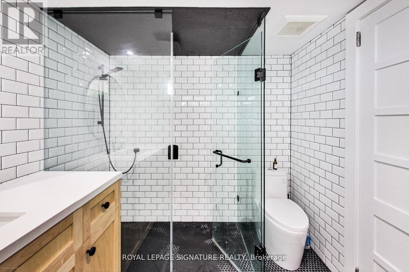 6 Littlehayes Lane Property Photo 19