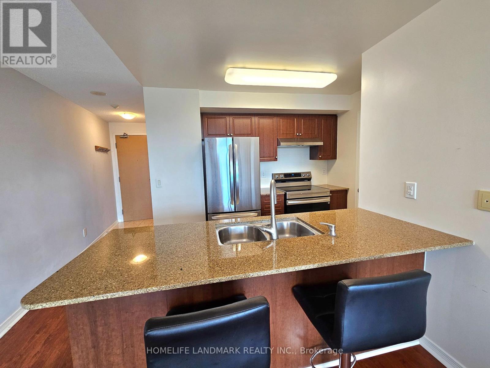 812 - 503 Beecroft Road Property Photo 3