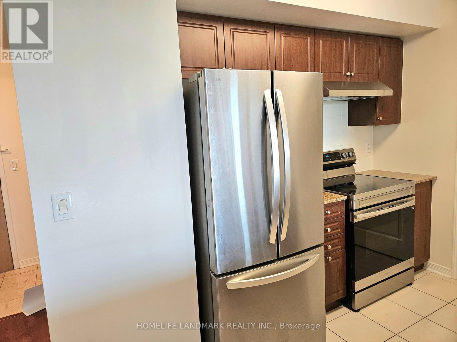 812 - 503 Beecroft Road Property Photo 6