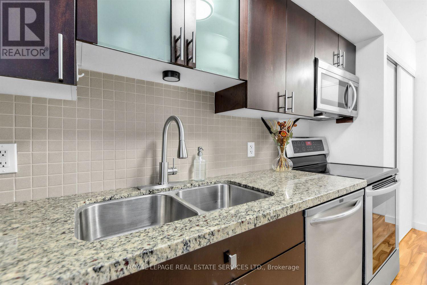 337 - 1005 King Street W Property Photo 12