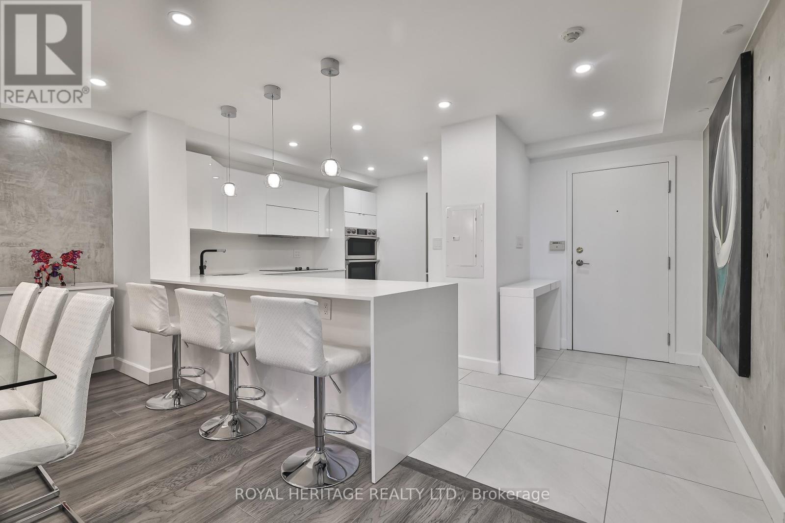 801 - 10 Torresdale Avenue Property Photo 2