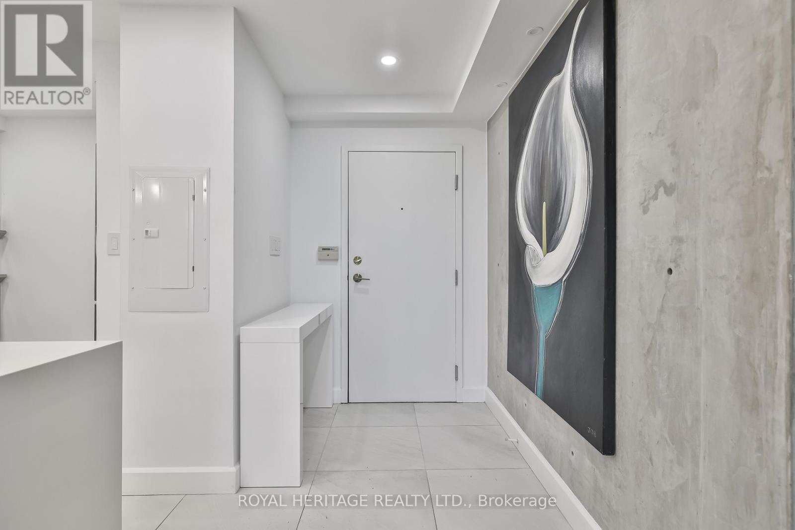 801 - 10 Torresdale Avenue Property Photo 3