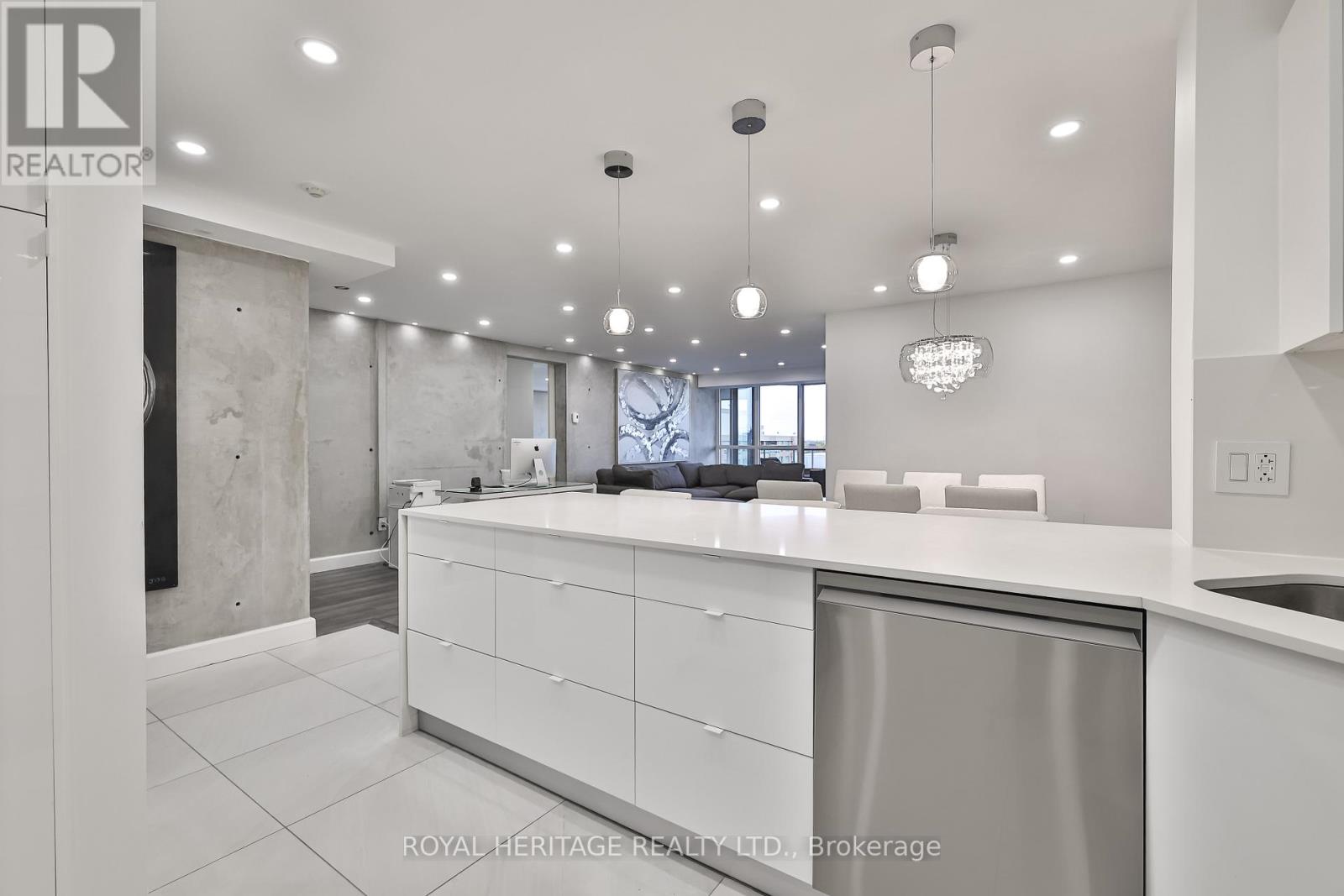 801 - 10 Torresdale Avenue Property Photo 6