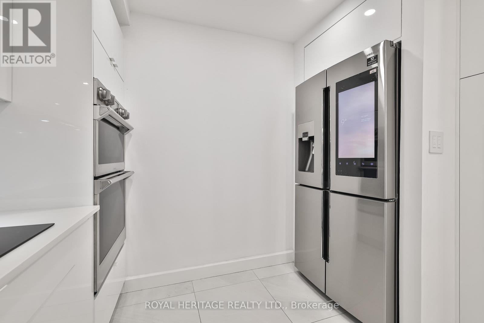 801 - 10 Torresdale Avenue Property Photo 9