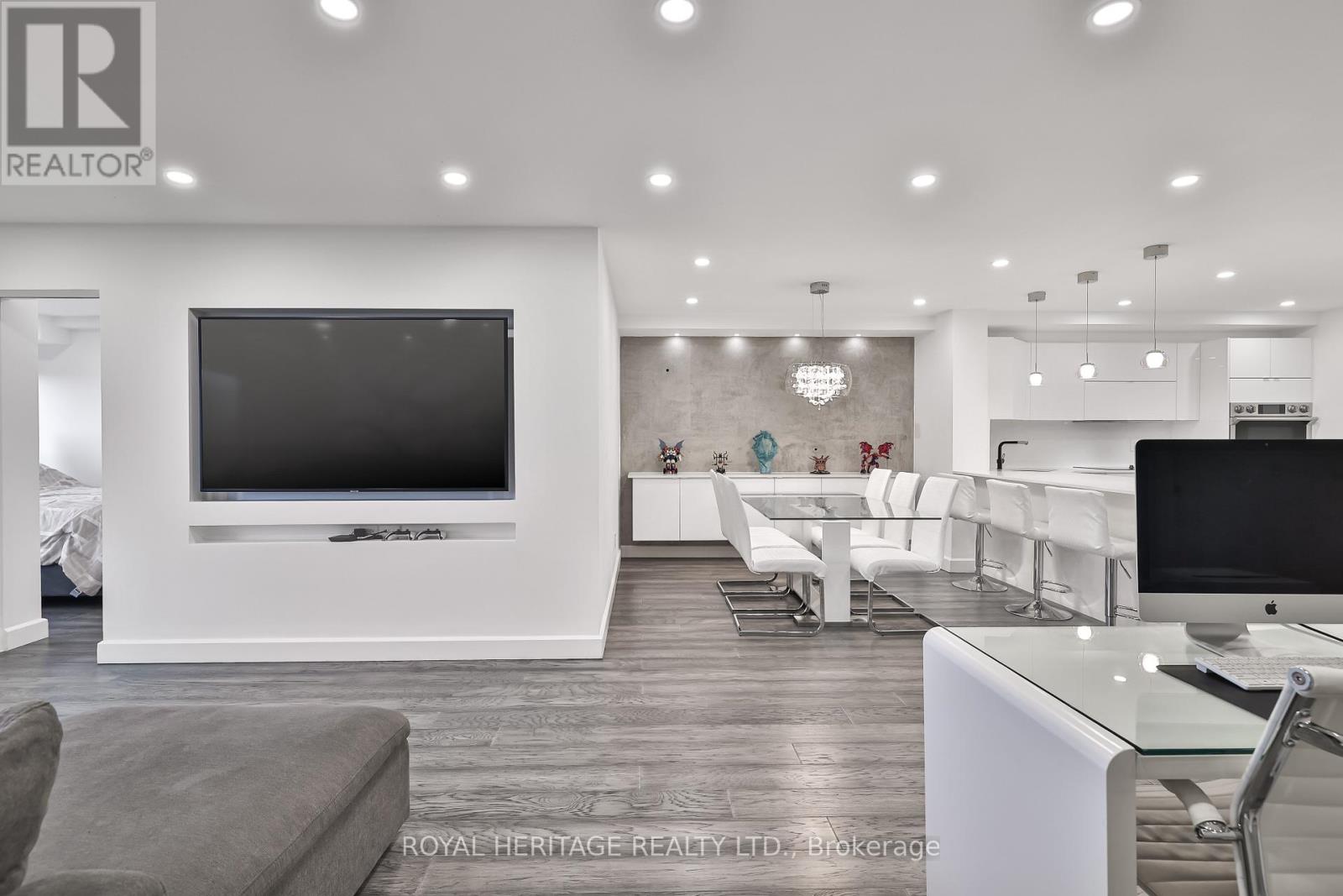 801 - 10 Torresdale Avenue Property Photo 16