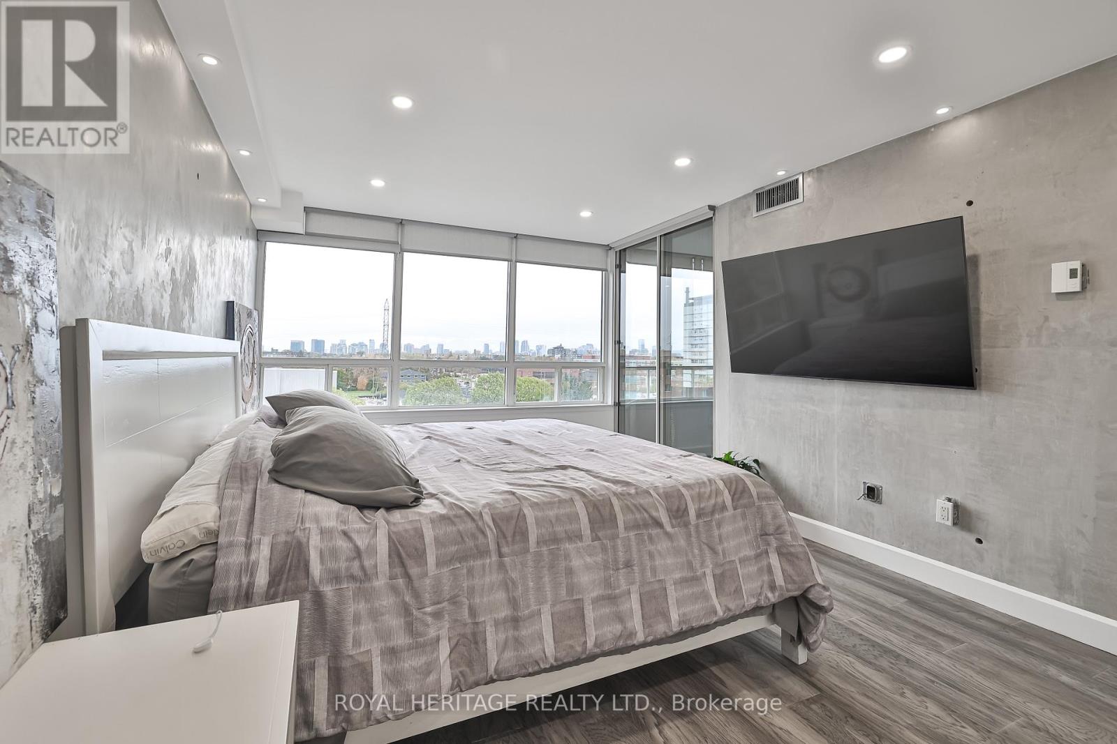 801 - 10 Torresdale Avenue Property Photo 24