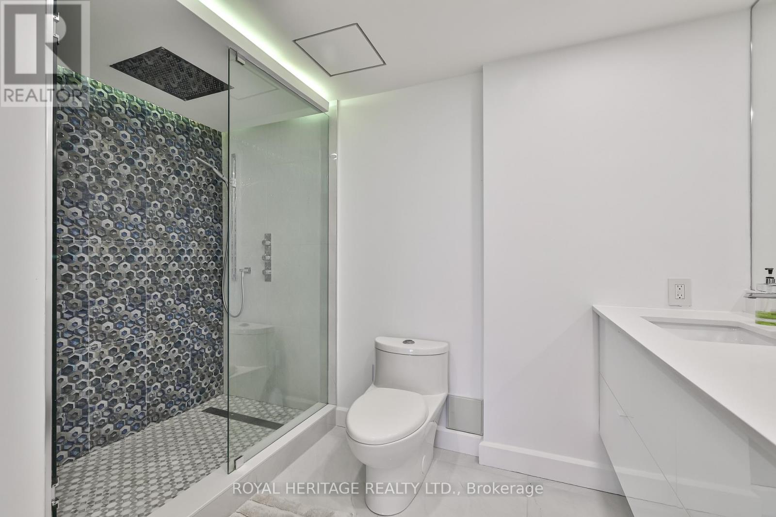 801 - 10 Torresdale Avenue Property Photo 30