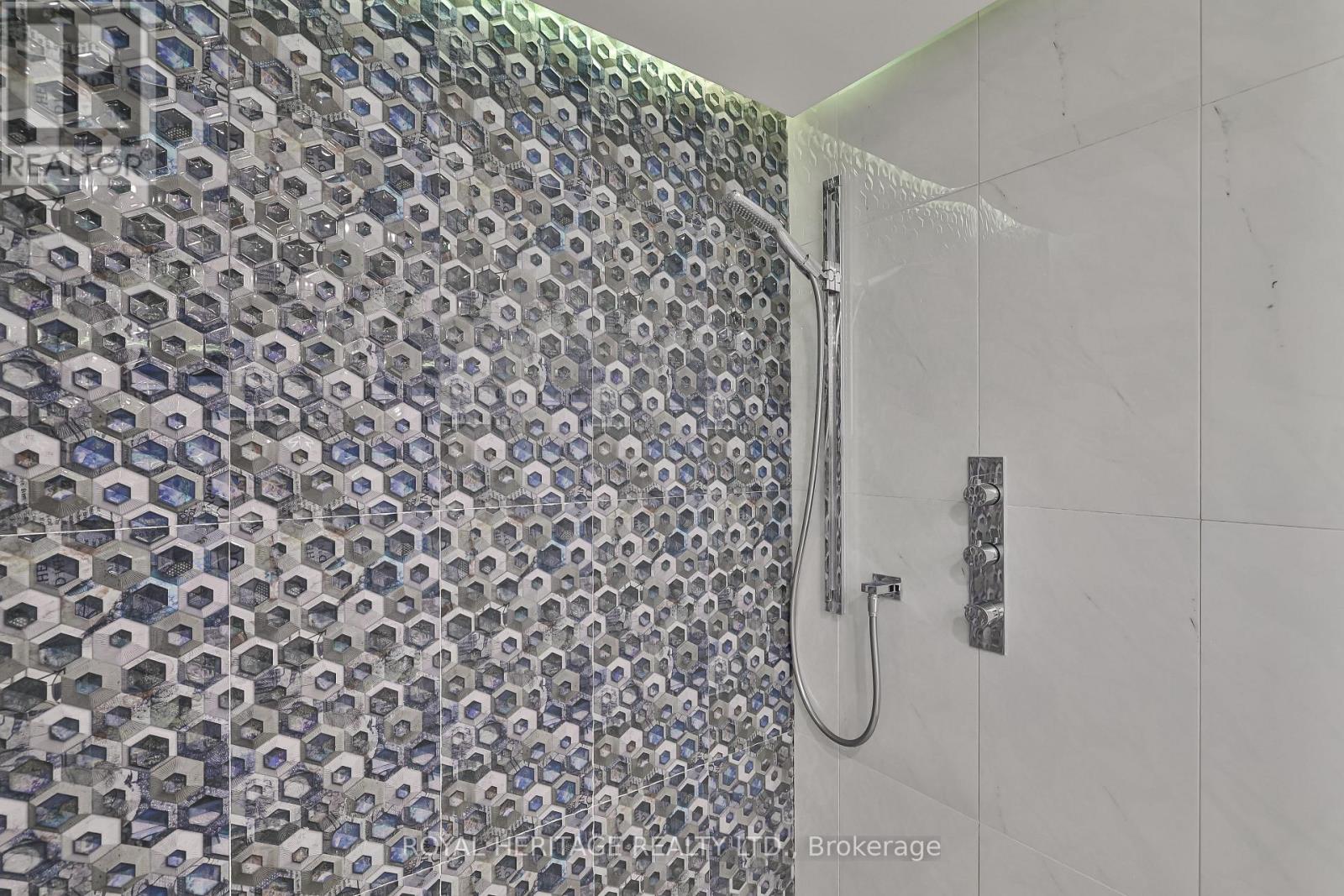 801 - 10 Torresdale Avenue Property Photo 31