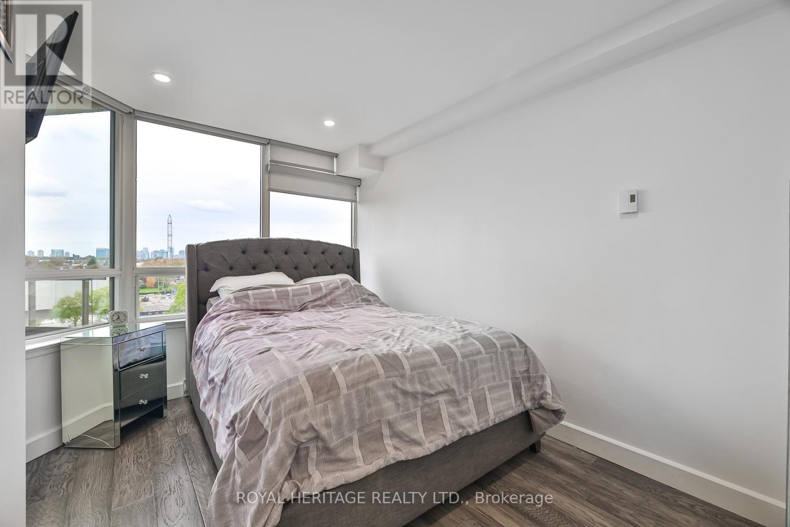 801 - 10 Torresdale Avenue Property Photo 33