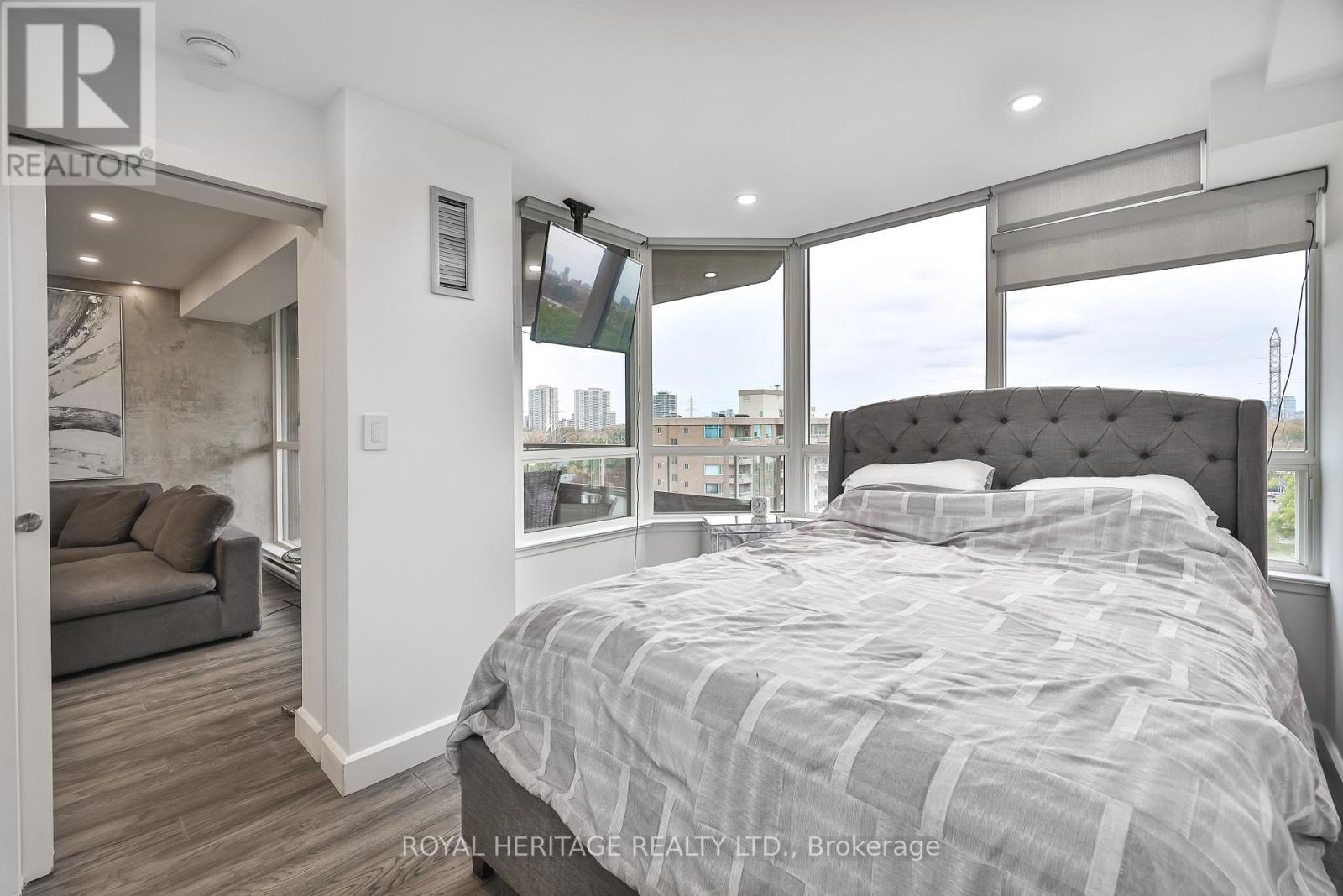 801 - 10 Torresdale Avenue Property Photo 34