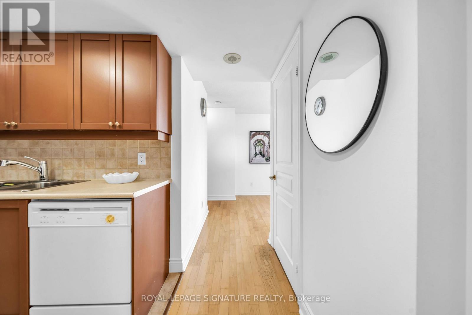 2122 - 15 Northtown Way Property Photo 4