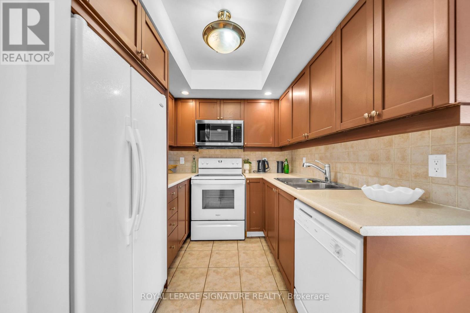 2122 - 15 Northtown Way Property Photo 5